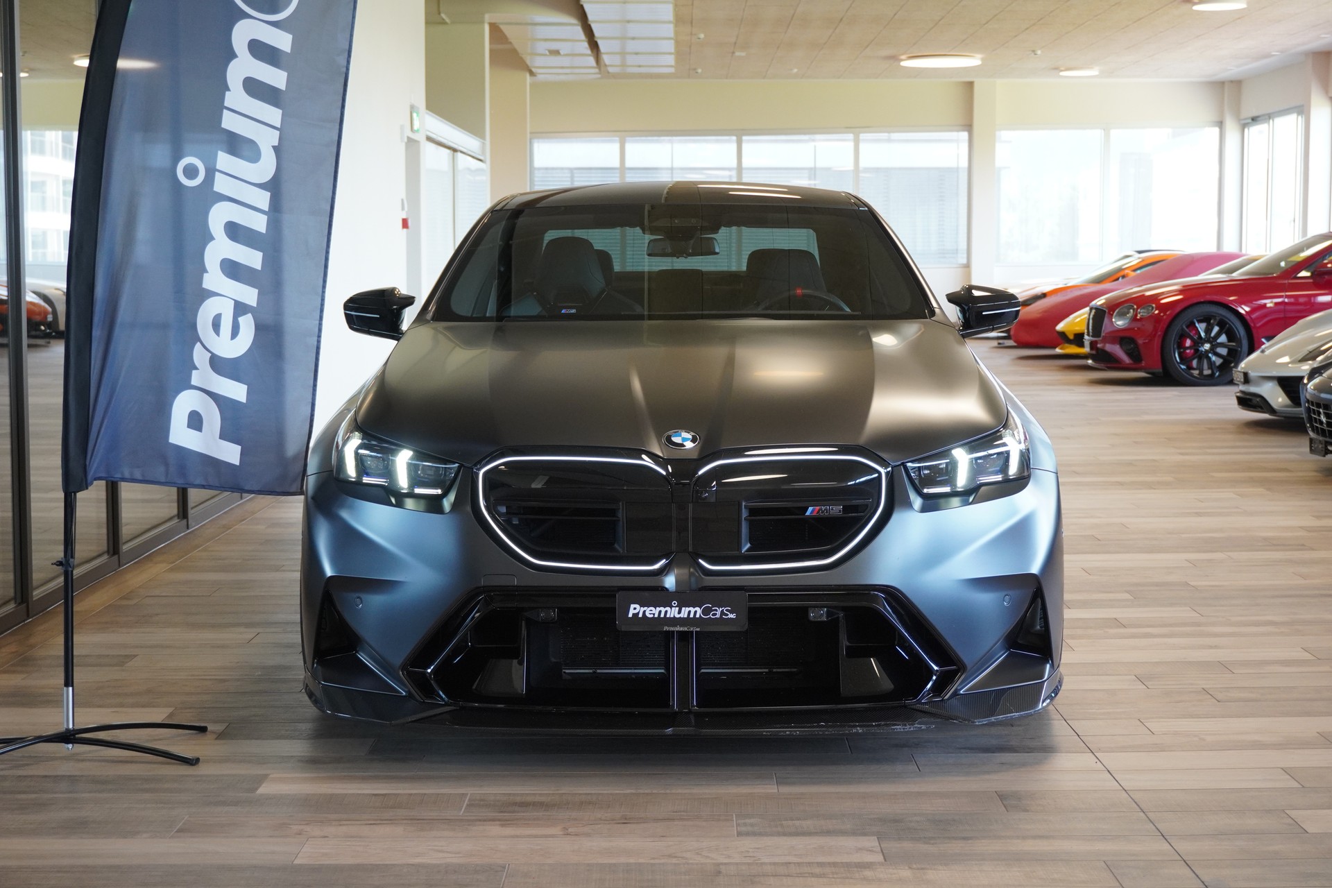 BMW M5 xDrive-showroom-element-1
