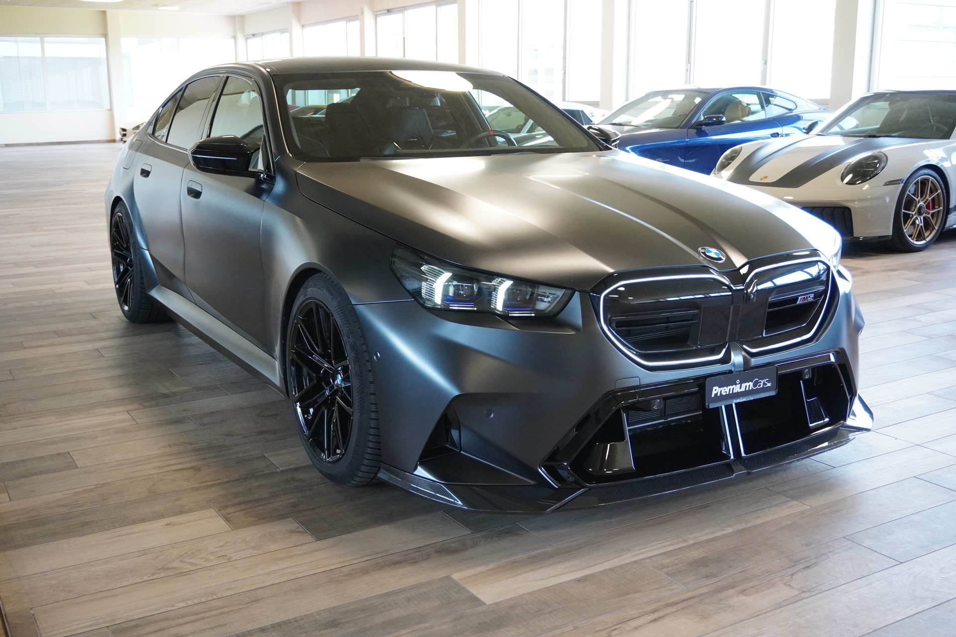 BMW M5 xDrive-showroom-element-2