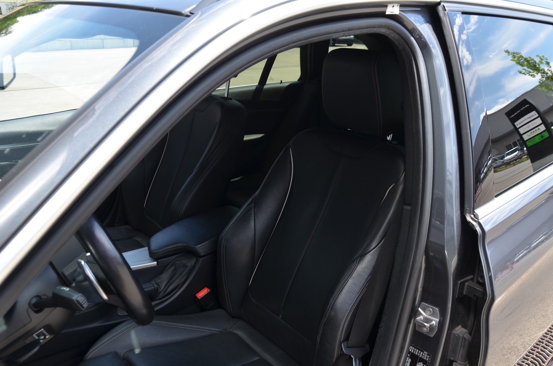 BMW 330i xDrive Touring M Sport Steptronic-image-17