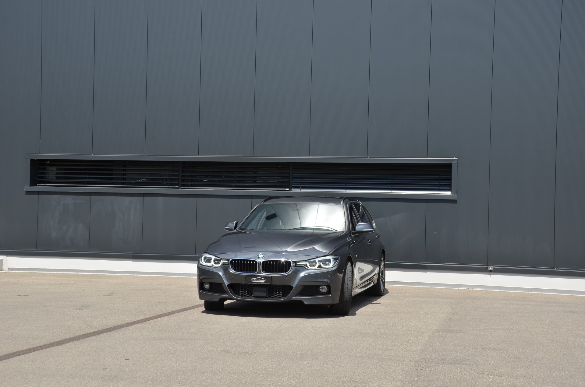 BMW 330i xDrive Touring M Sport Steptronic-image-4