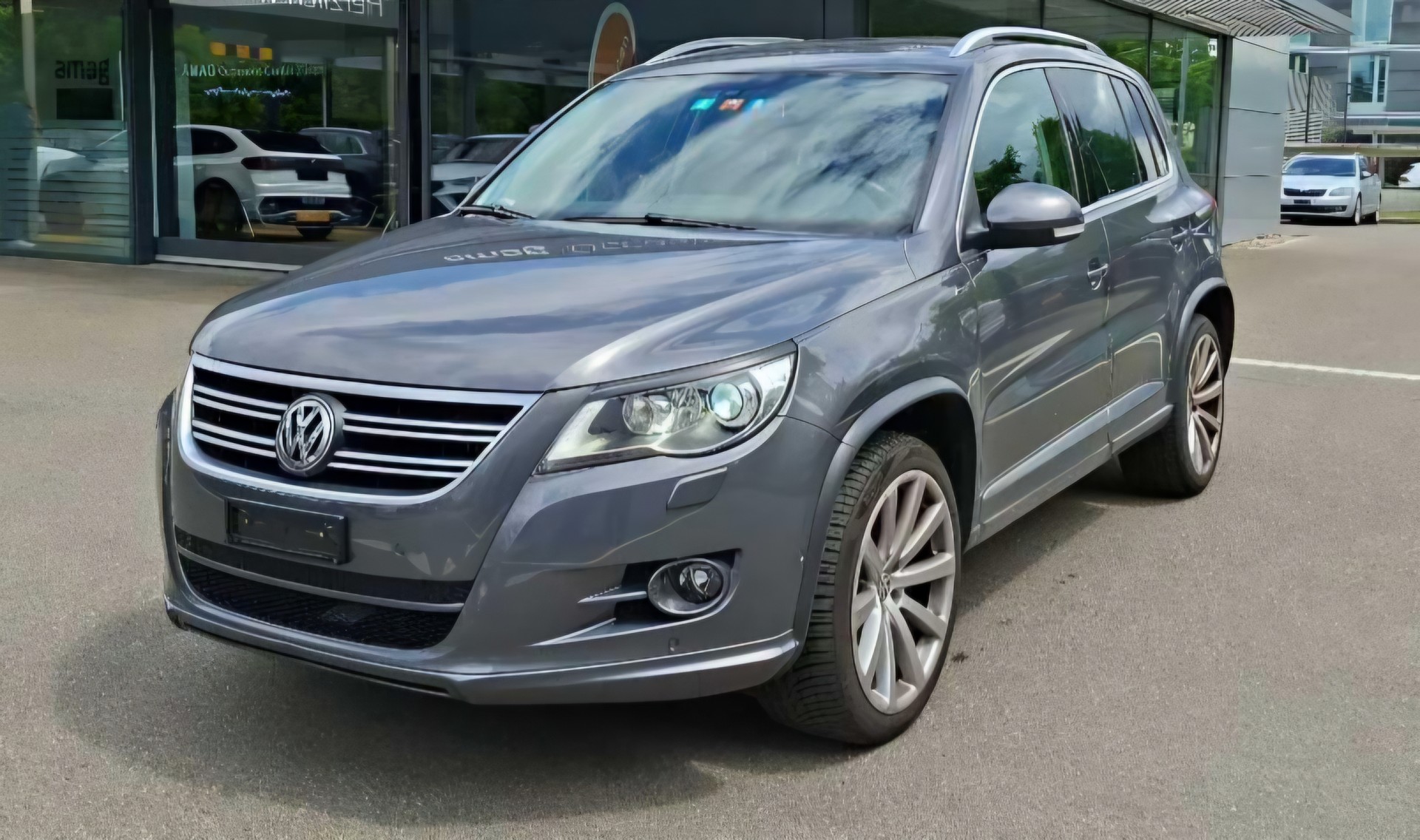 VW Tiguan 2.0 TDI Sport R-LINE DSG-image-2