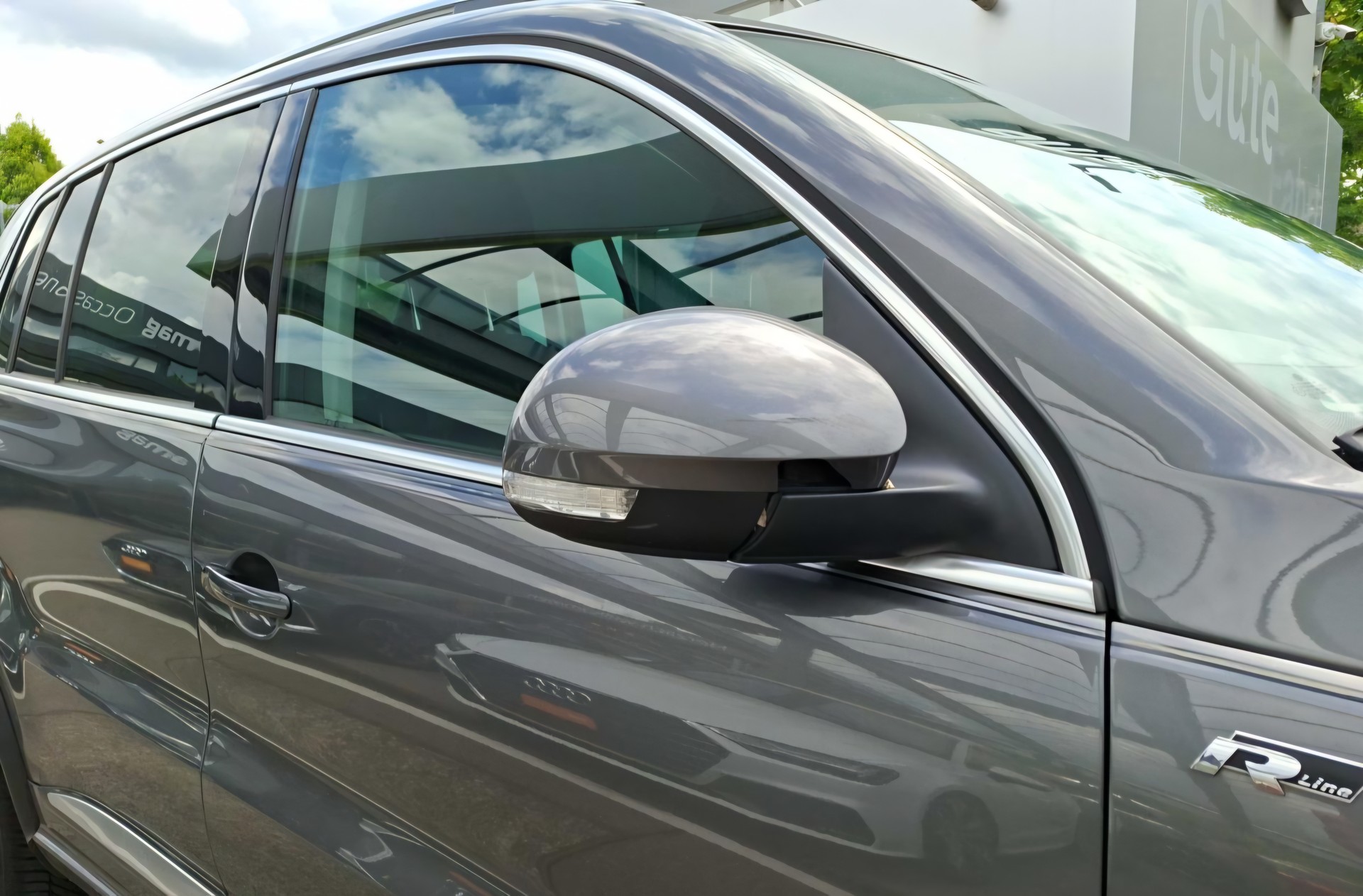 VW Tiguan 2.0 TDI Sport R-LINE DSG-image-1