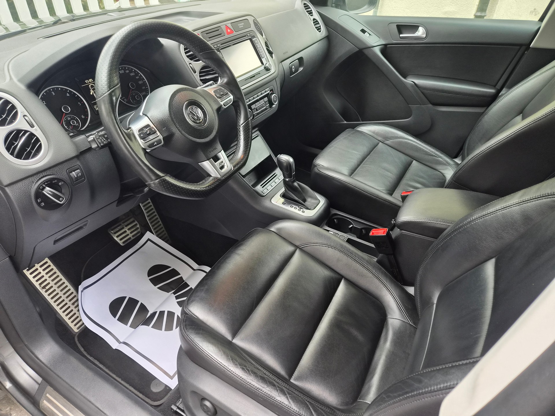 VW Tiguan 2.0 TDI Sport R-LINE DSG-image-9