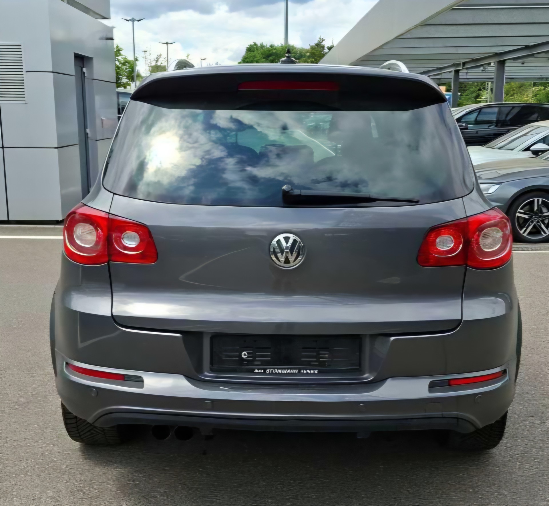 VW Tiguan 2.0 TDI Sport R-LINE DSG-image-6