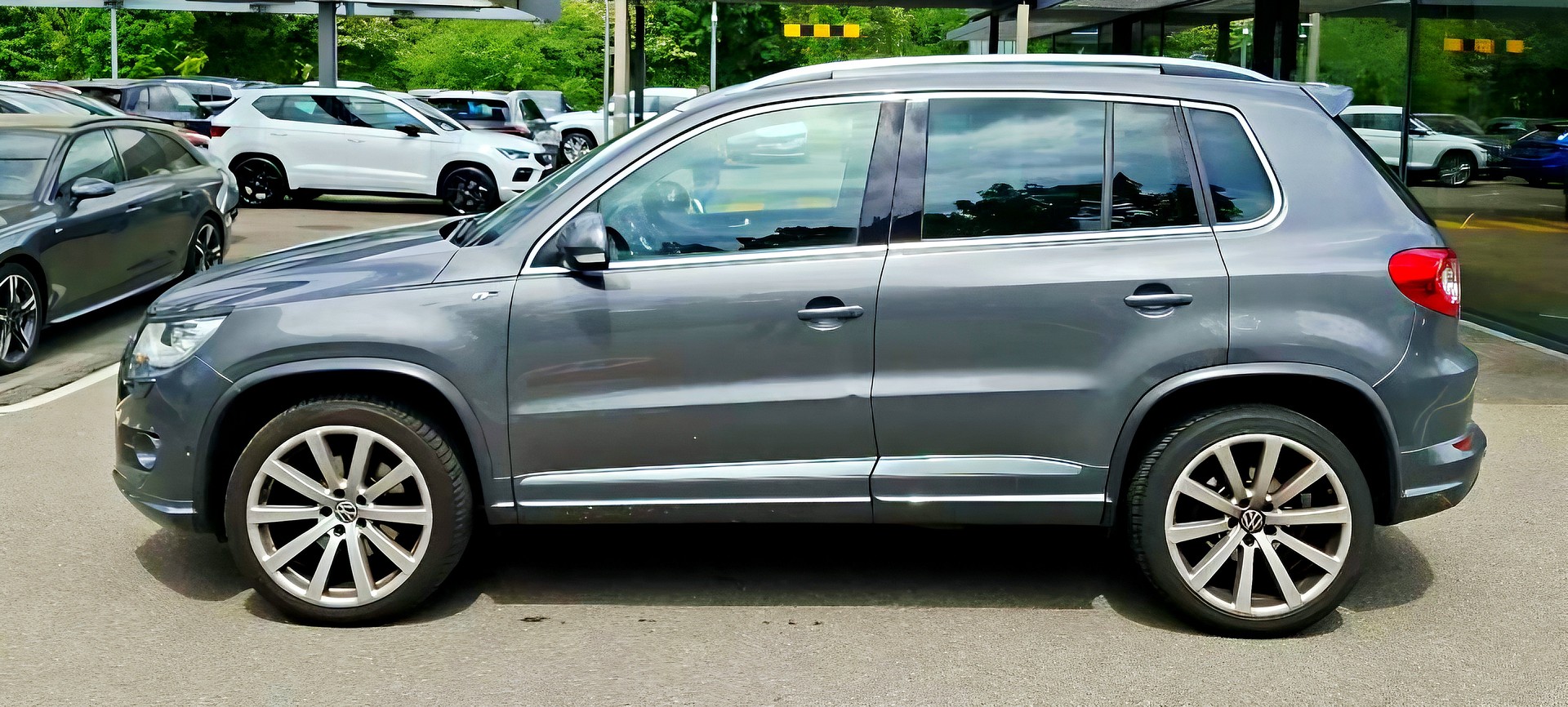 VW Tiguan 2.0 TDI Sport R-LINE DSG-image-4