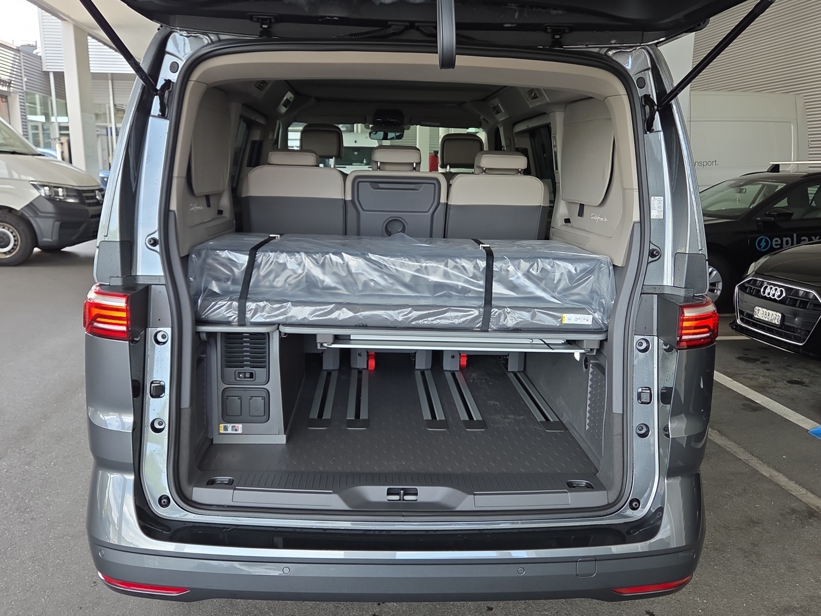 VW California 2.0 TDI Beach Tour Liberty-image-9