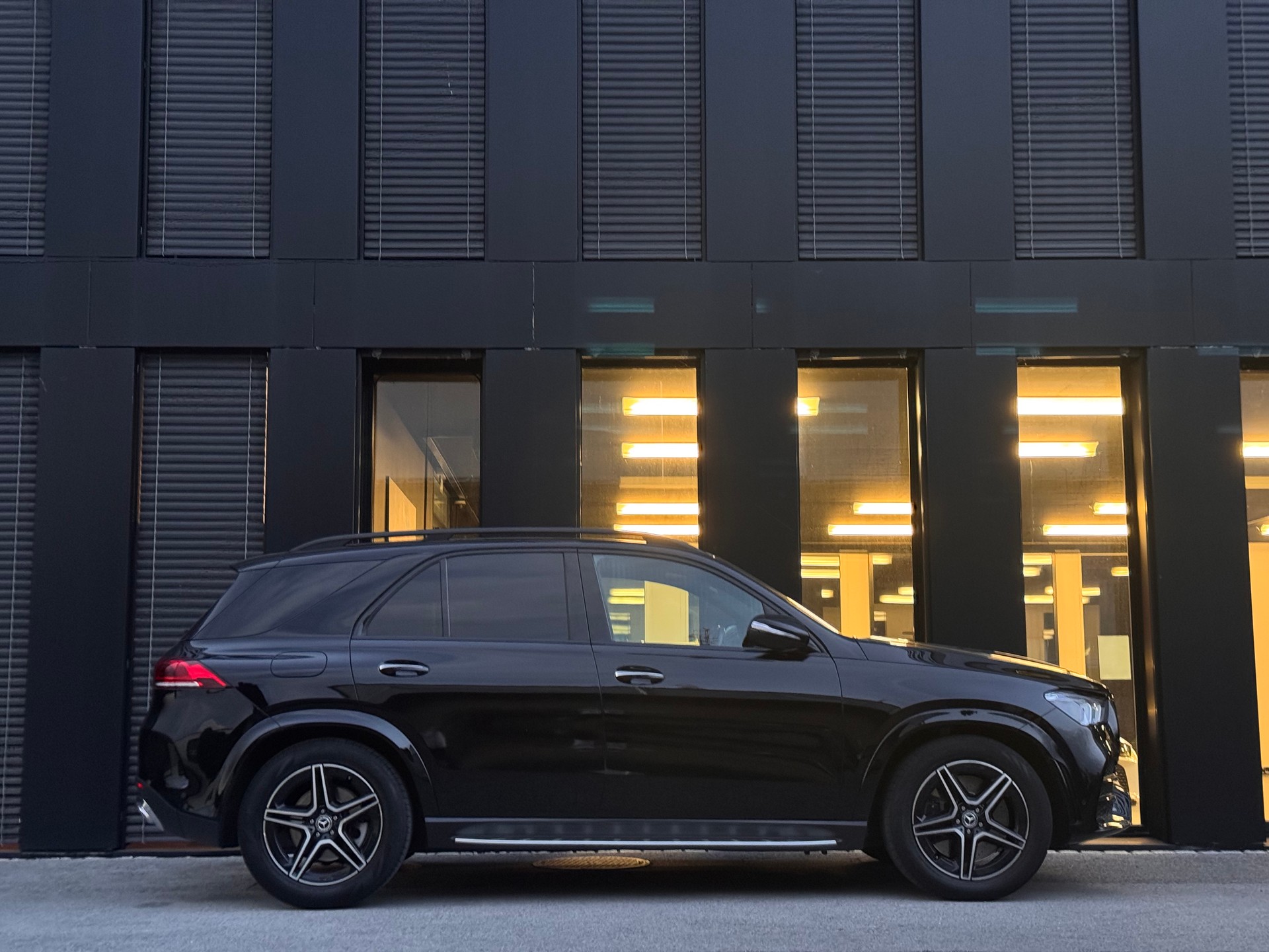 MERCEDES-BENZ GLE 450 4Matic AMG Line 9G-Tronic-image-8
