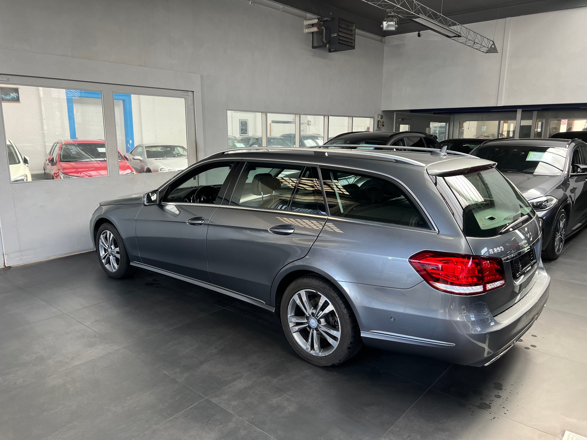 MERCEDES-BENZ E 250 BlueTEC Avantgarde 4Matic 7G-Tronic-image-1
