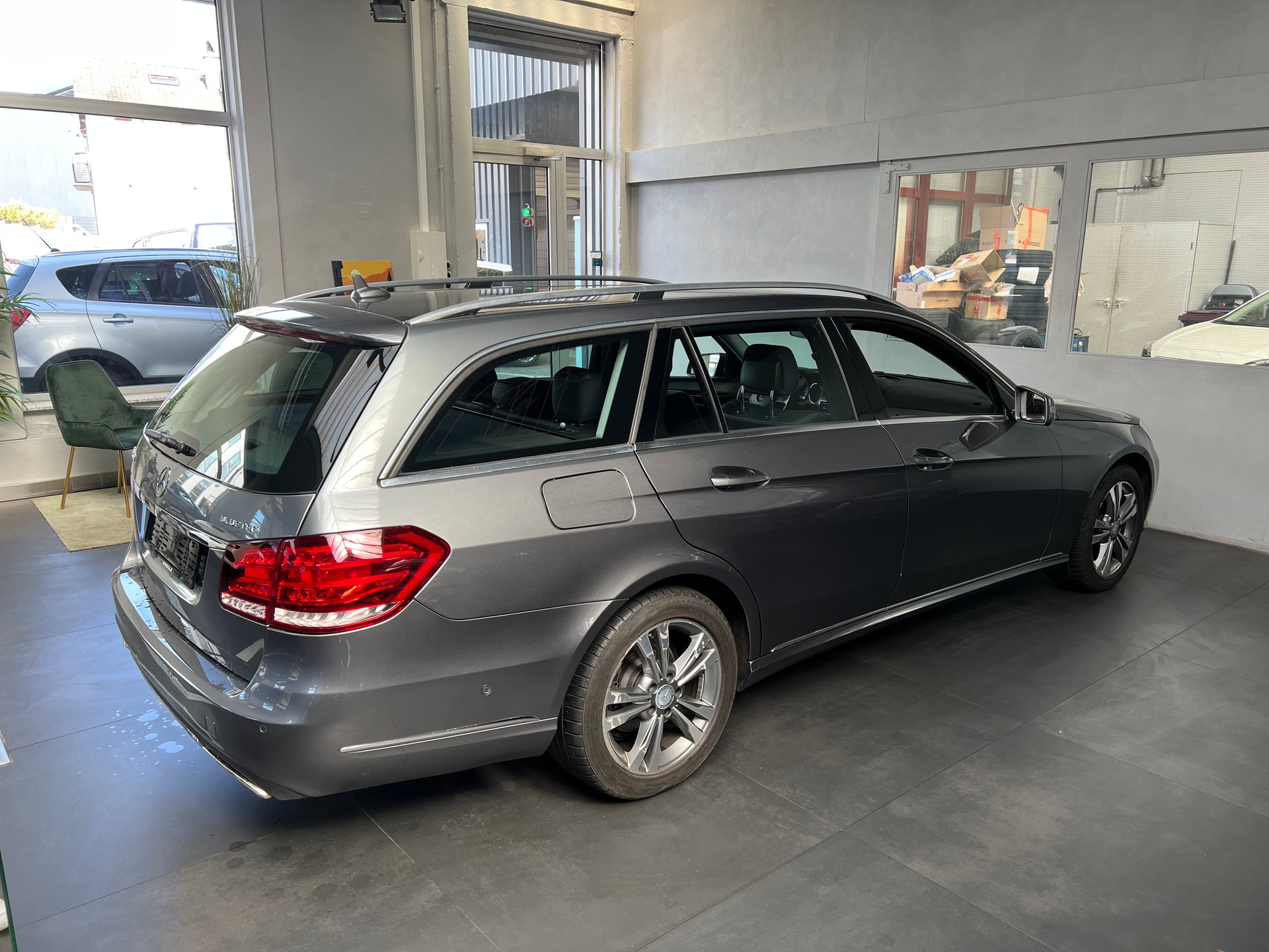 MERCEDES-BENZ E 250 BlueTEC Avantgarde 4Matic 7G-Tronic-image-3