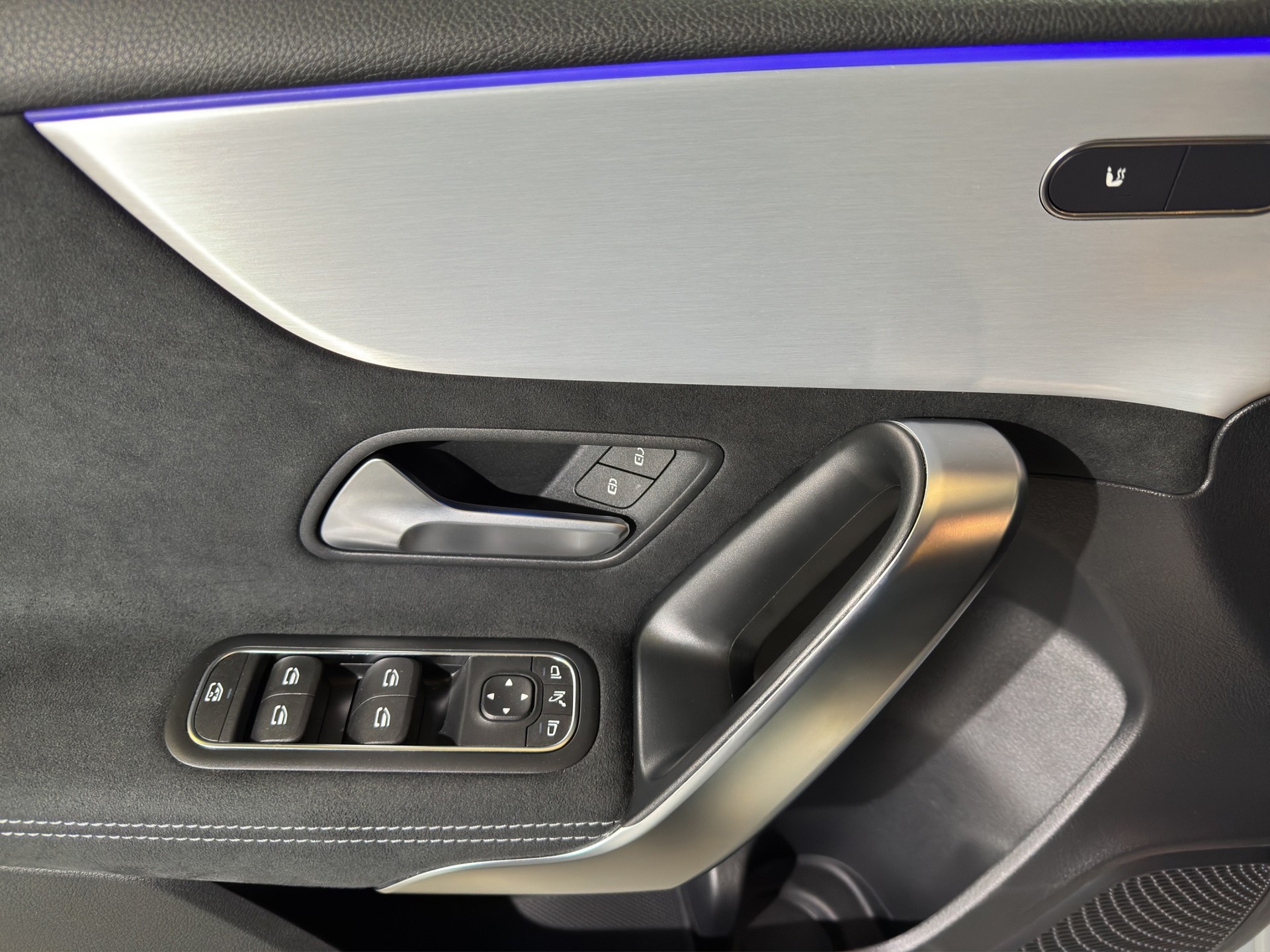 MERCEDES-BENZ A 200 7G-DCT AMG Line Special Edition "Pano-RF.-Kamera-19"Alu"-image-9