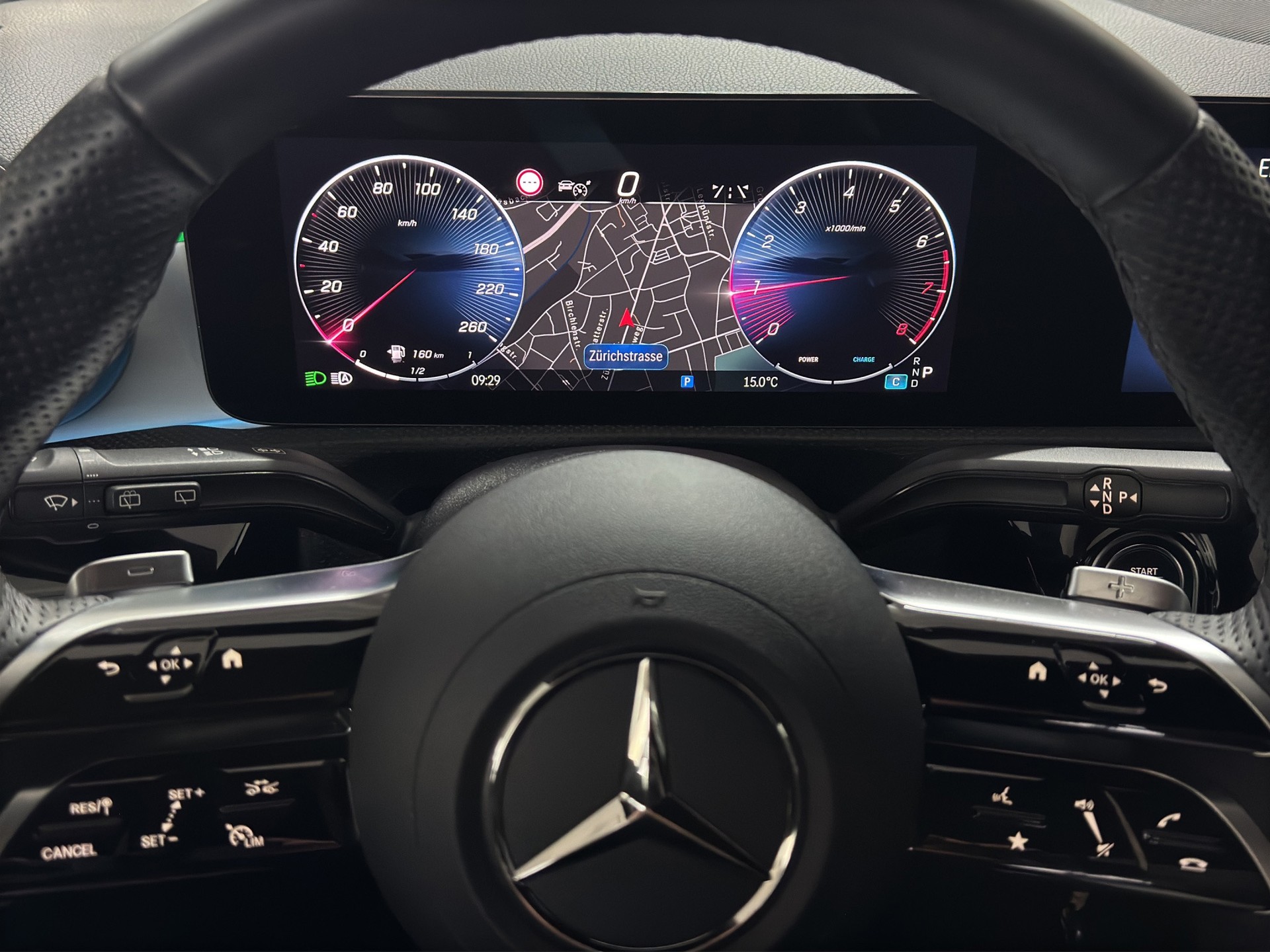 MERCEDES-BENZ A 200 7G-DCT AMG Line Special Edition "Pano-RF.-Kamera-19"Alu"-image-15