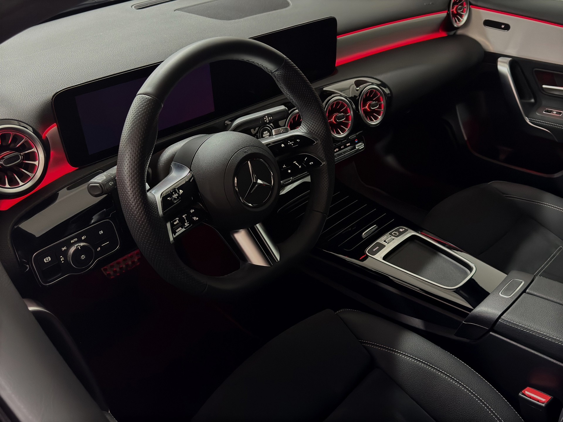 MERCEDES-BENZ A 200 7G-DCT AMG Line Special Edition "Pano-RF.-Kamera-19"Alu"-image-12