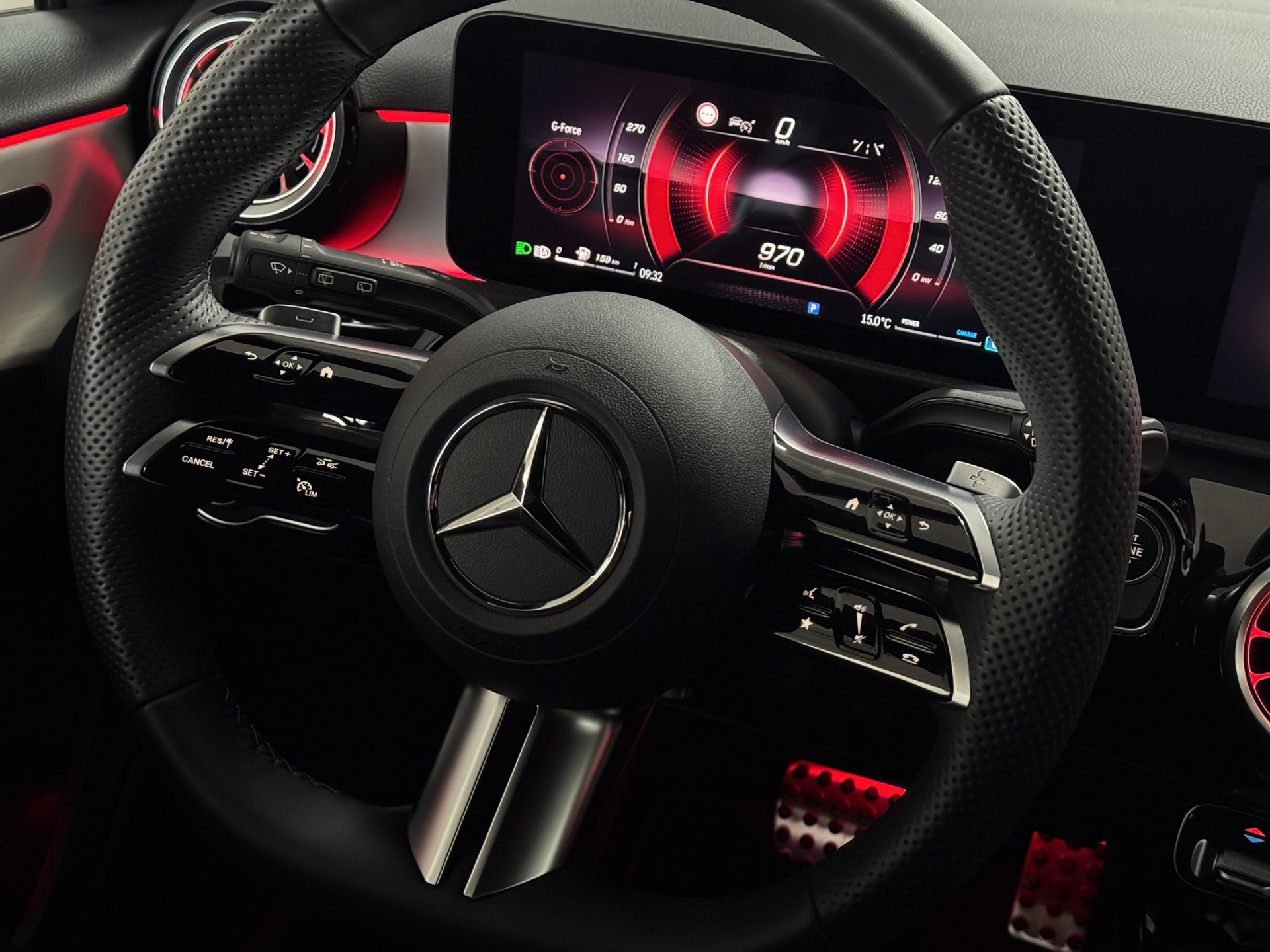 MERCEDES-BENZ A 200 7G-DCT AMG Line Special Edition "Pano-RF.-Kamera-19"Alu"-image-14