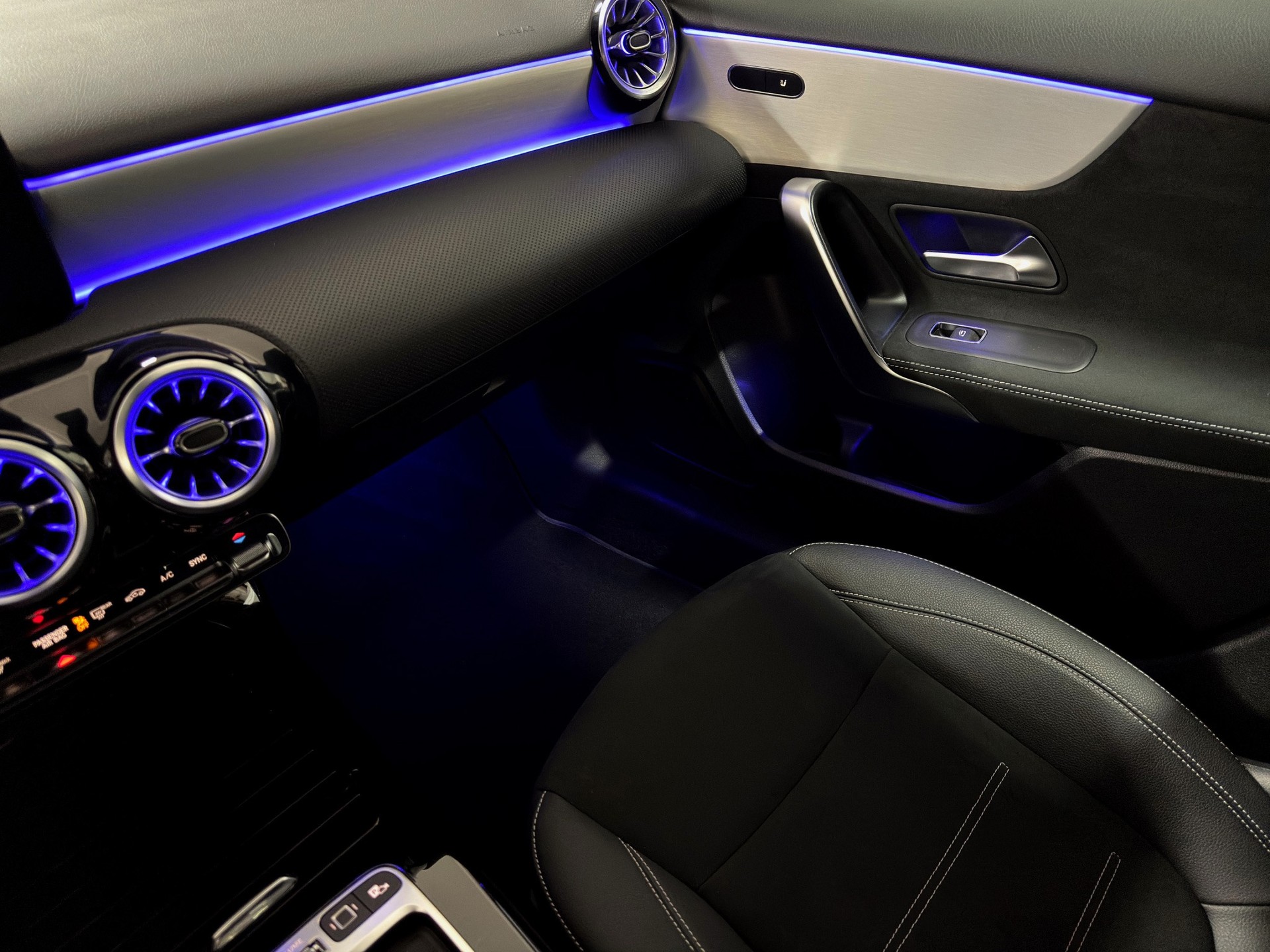 MERCEDES-BENZ A 200 7G-DCT AMG Line Special Edition "Pano-RF.-Kamera-19"Alu"-image-16