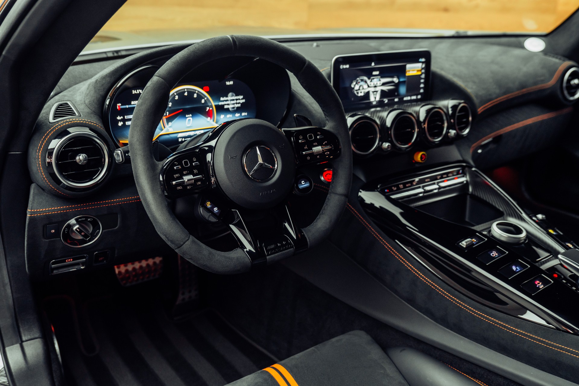 MERCEDES-BENZ AMG GT Black Series-image-4