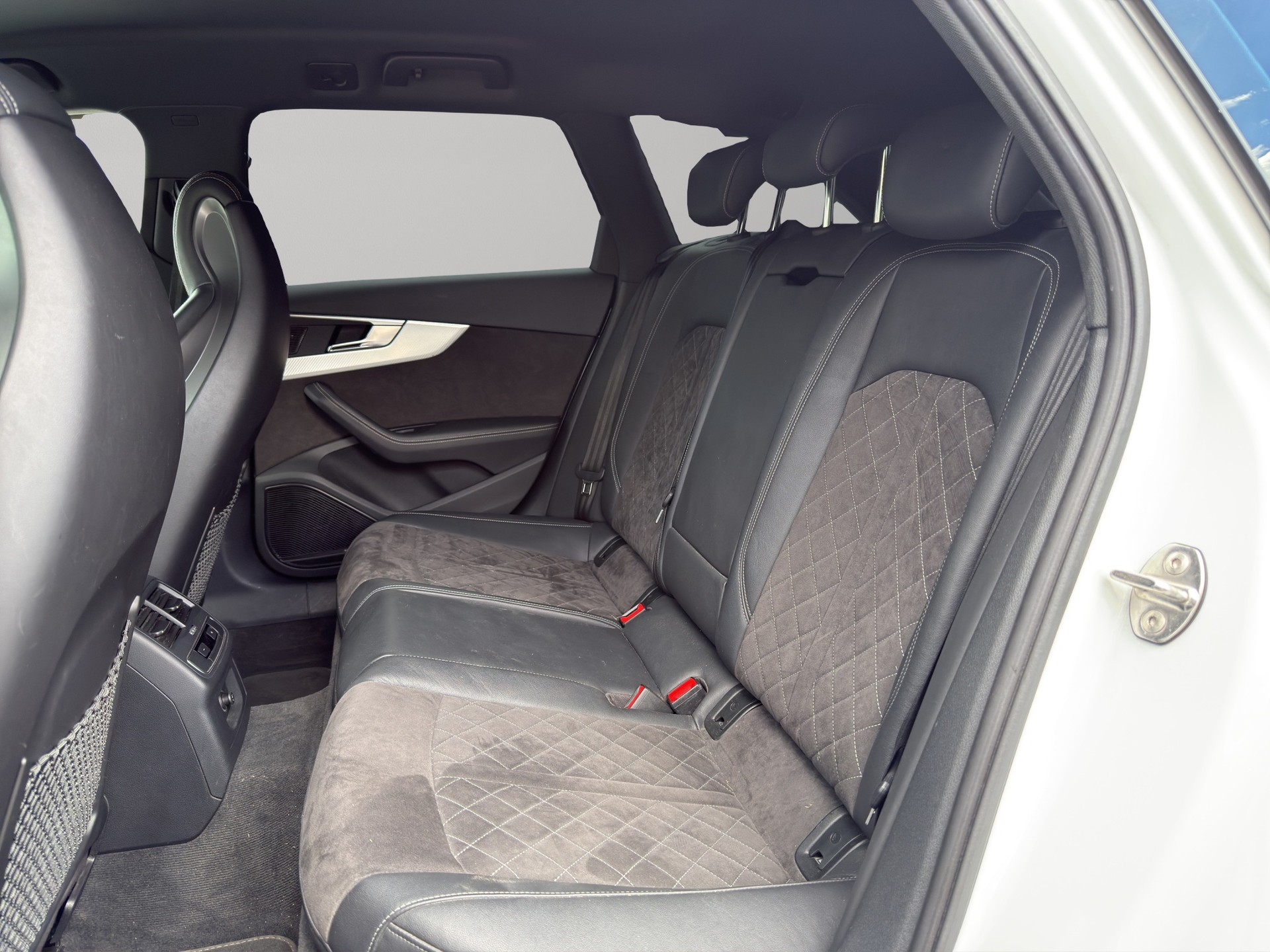 AUDI RS4 Avant 2.9 TFSI quattro tiptronic-image-17