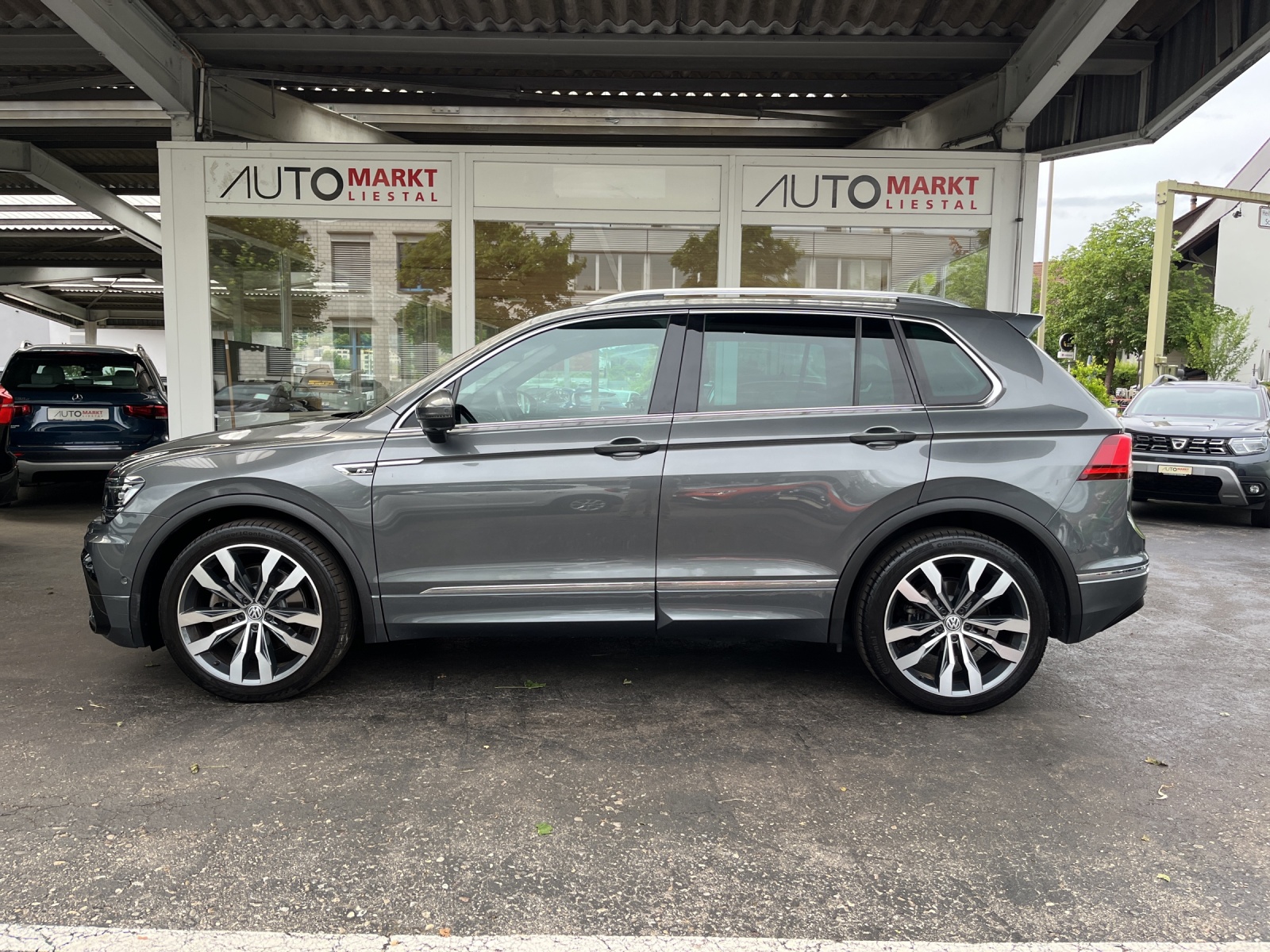 VW Tiguan 2.0TSI Highline 4Motion-image-1