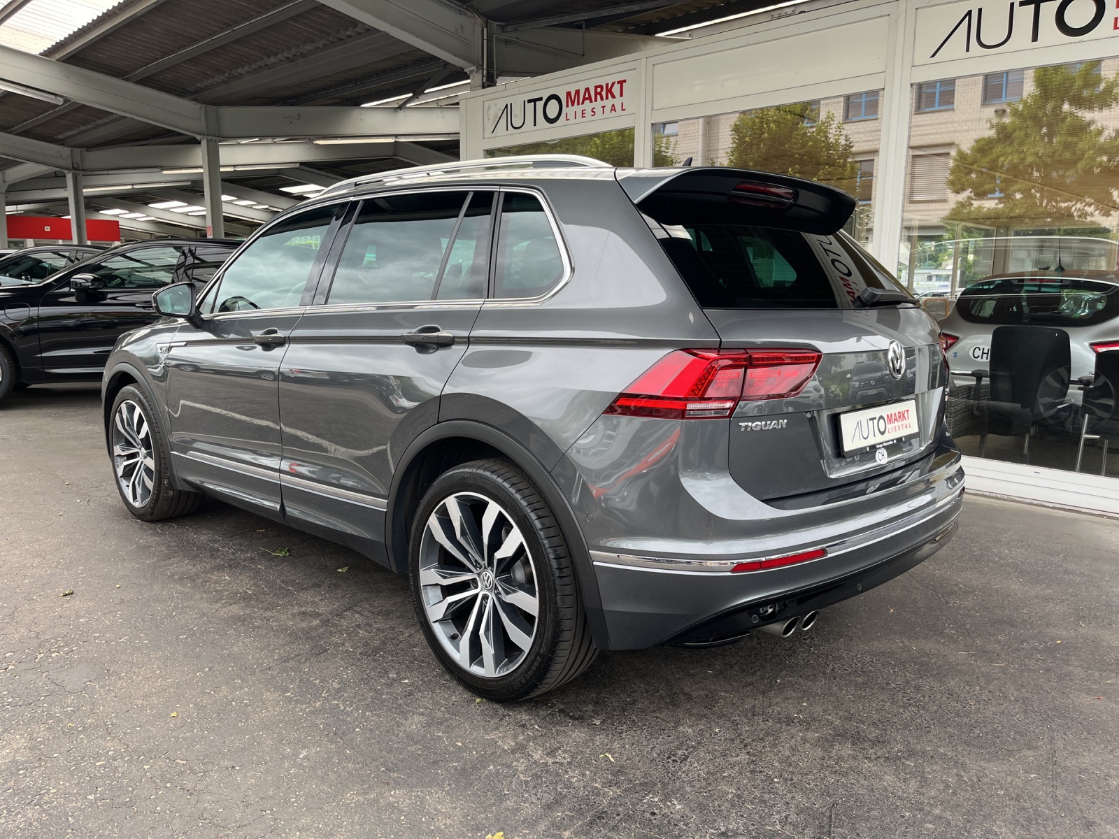 VW Tiguan 2.0TSI Highline 4Motion-image-2