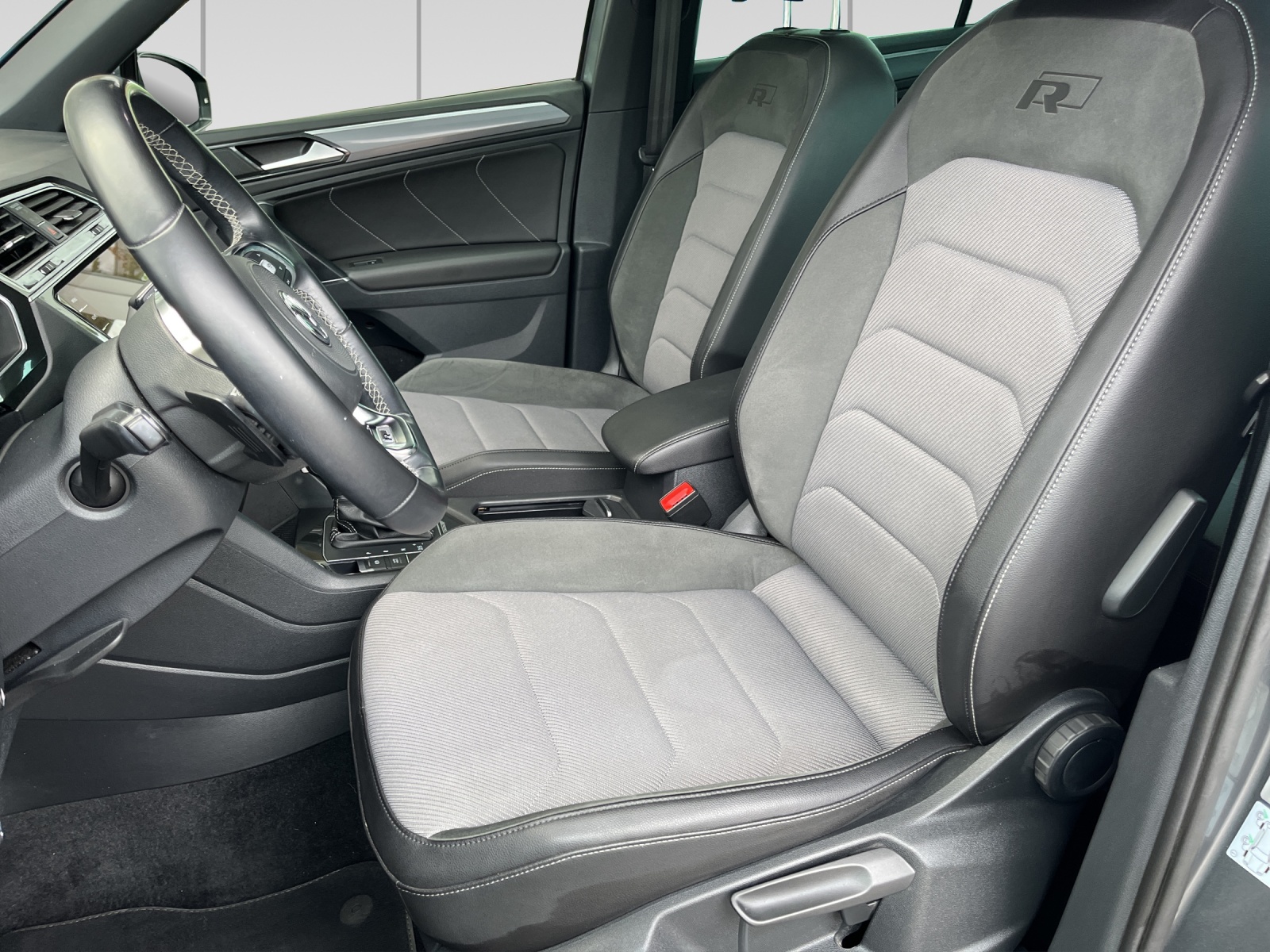 VW Tiguan 2.0TSI Highline 4Motion-image-5