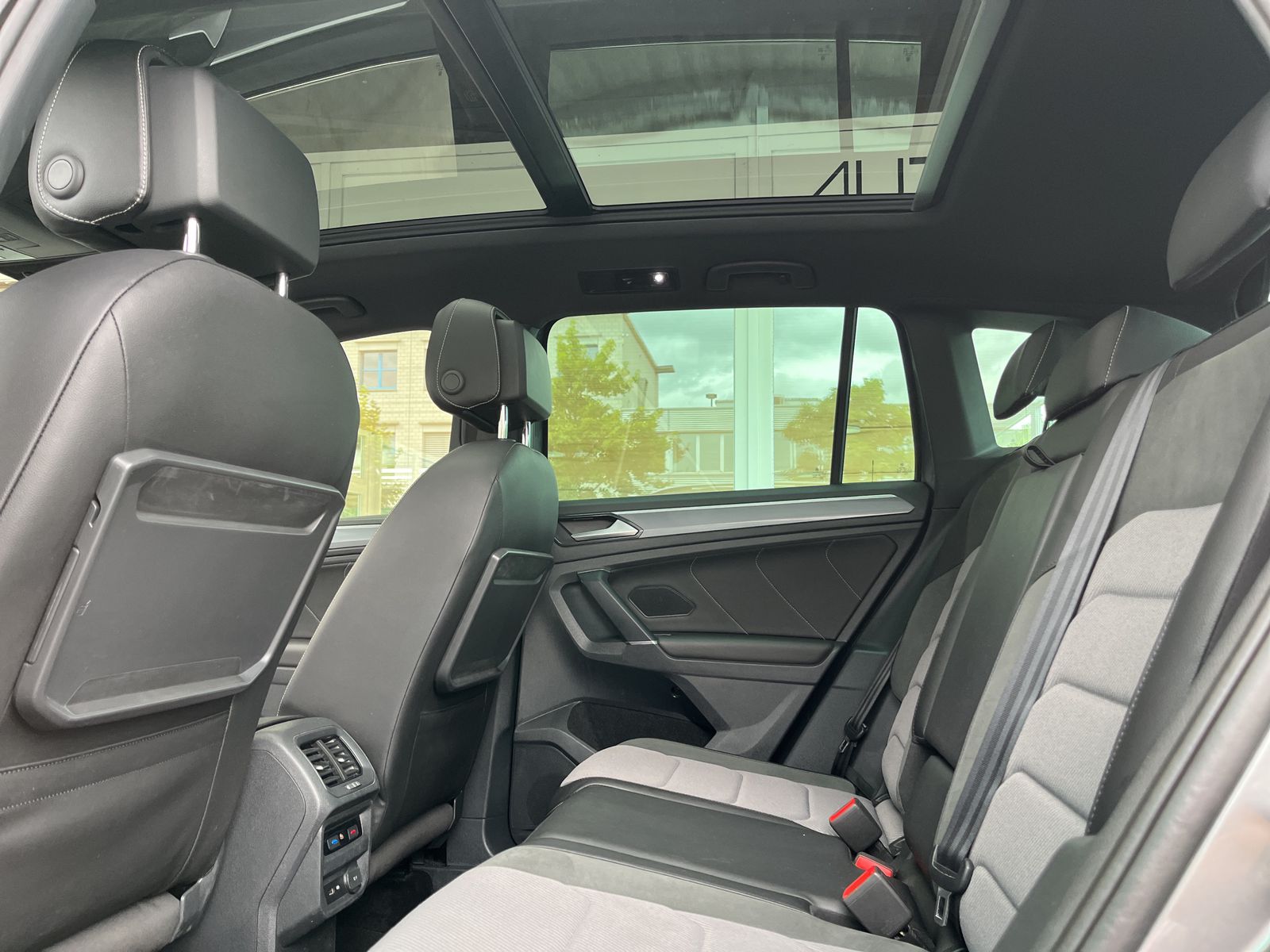 VW Tiguan 2.0TSI Highline 4Motion-image-10