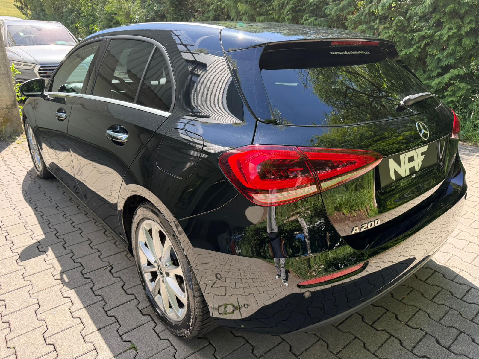 MERCEDES-BENZ A 200 Style 7G-DCT-image-2