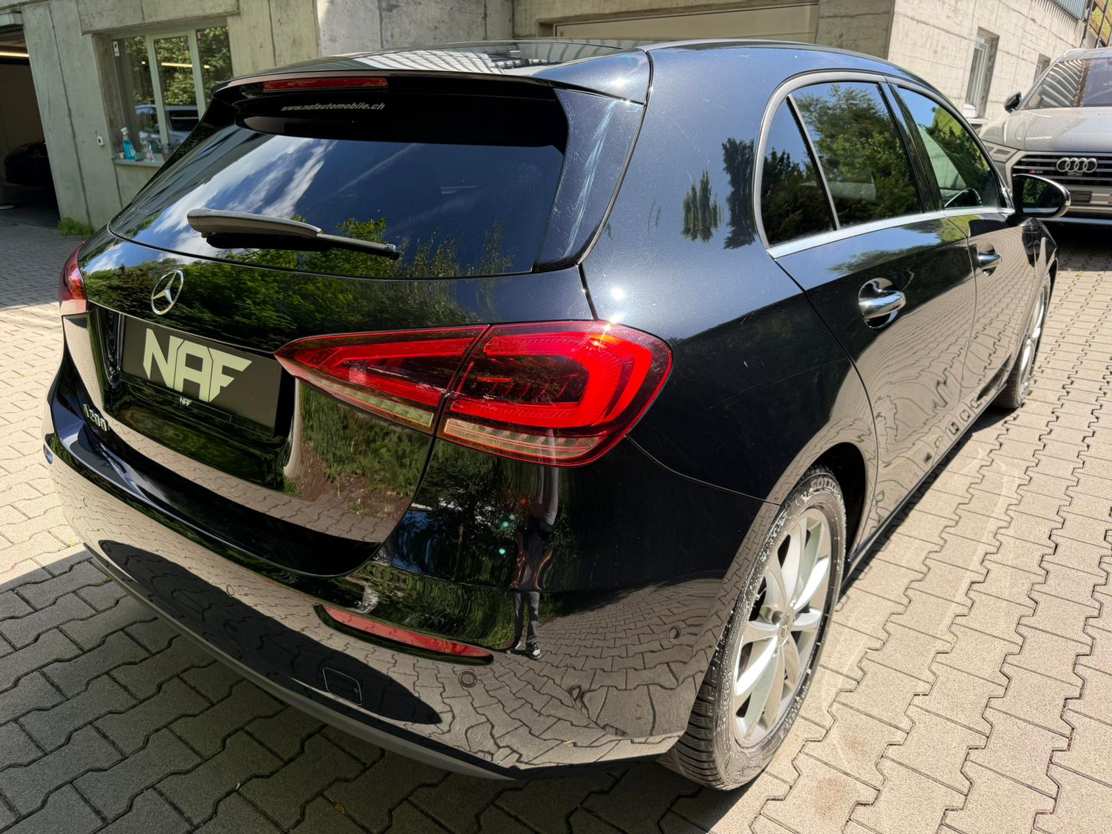 MERCEDES-BENZ A 200 Style 7G-DCT-image-4