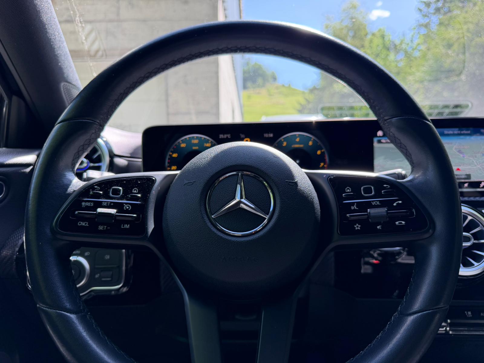 MERCEDES-BENZ A 200 Style 7G-DCT-image-20