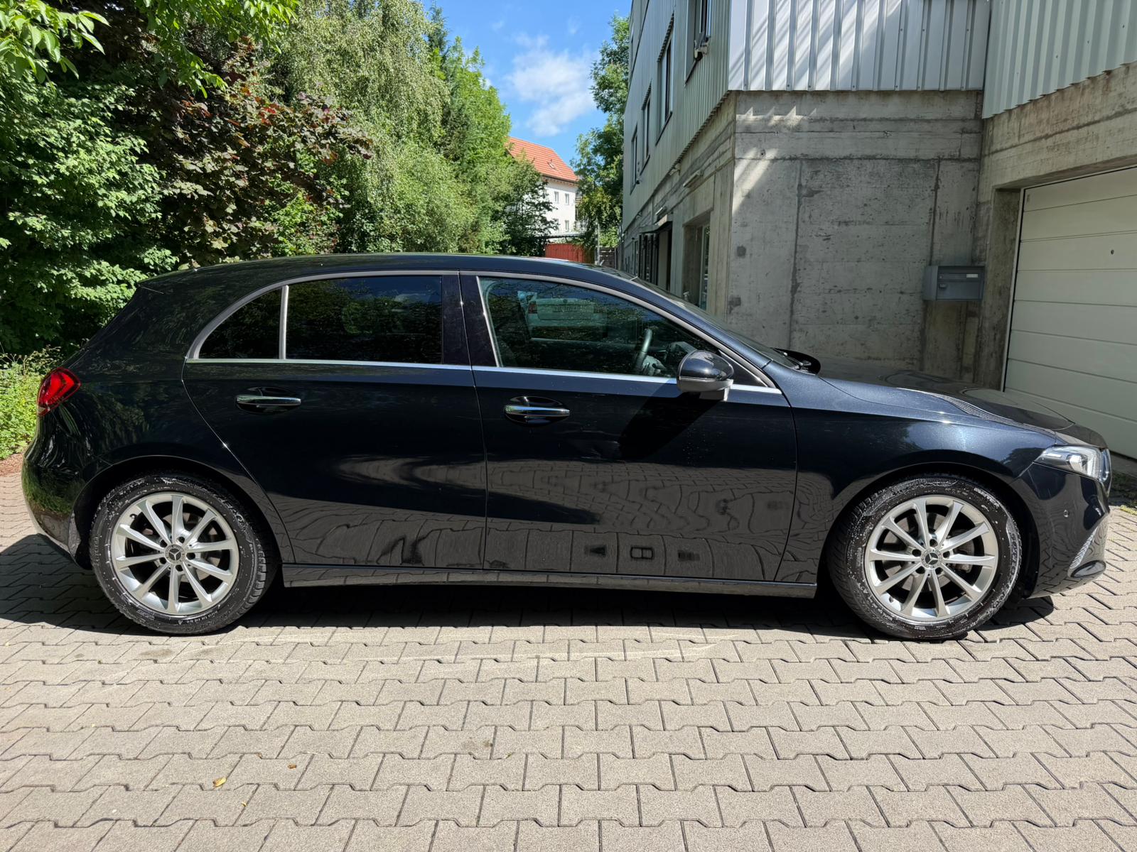 MERCEDES-BENZ A 200 Style 7G-DCT-image-5