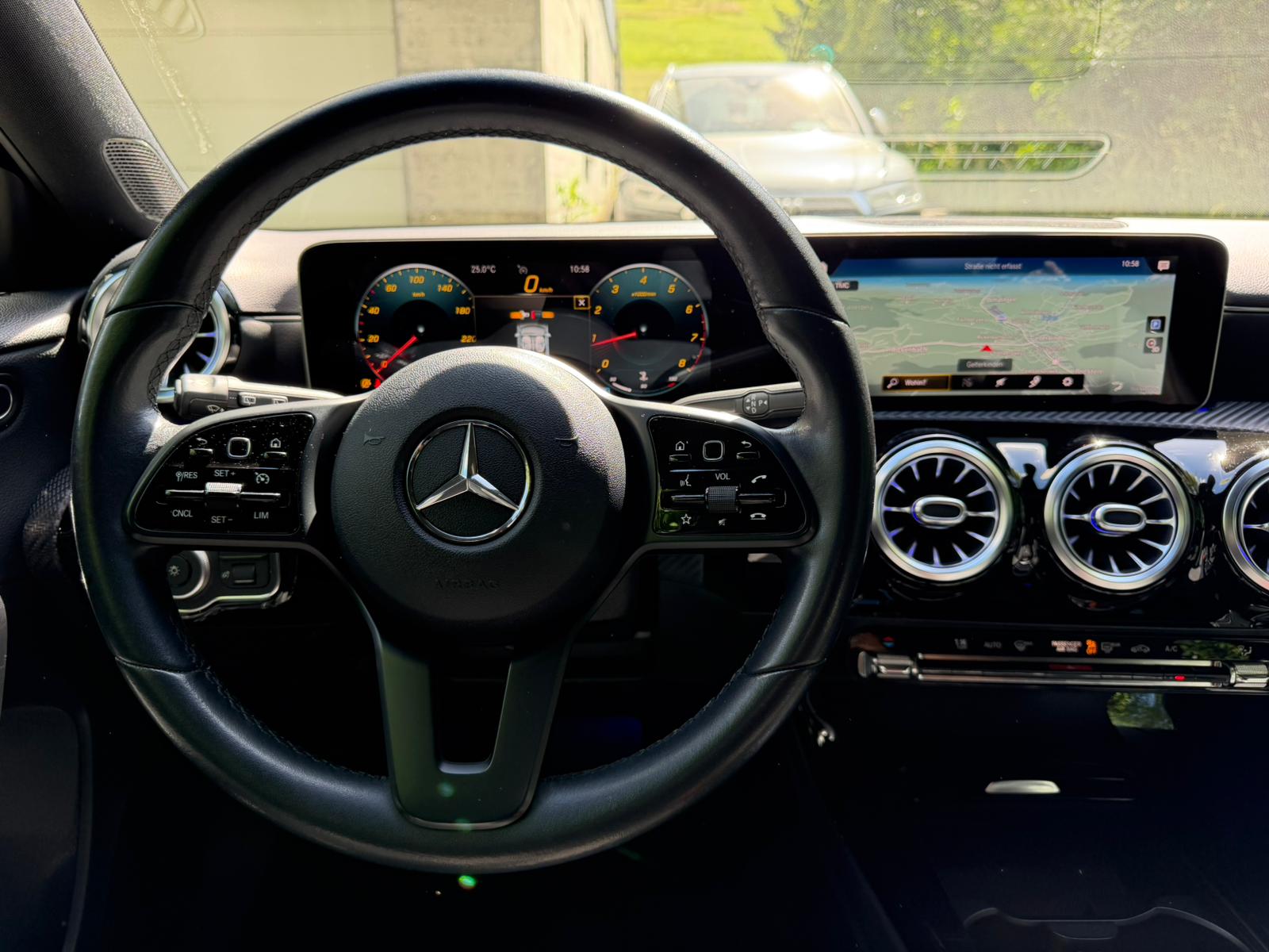 MERCEDES-BENZ A 200 Style 7G-DCT-image-18