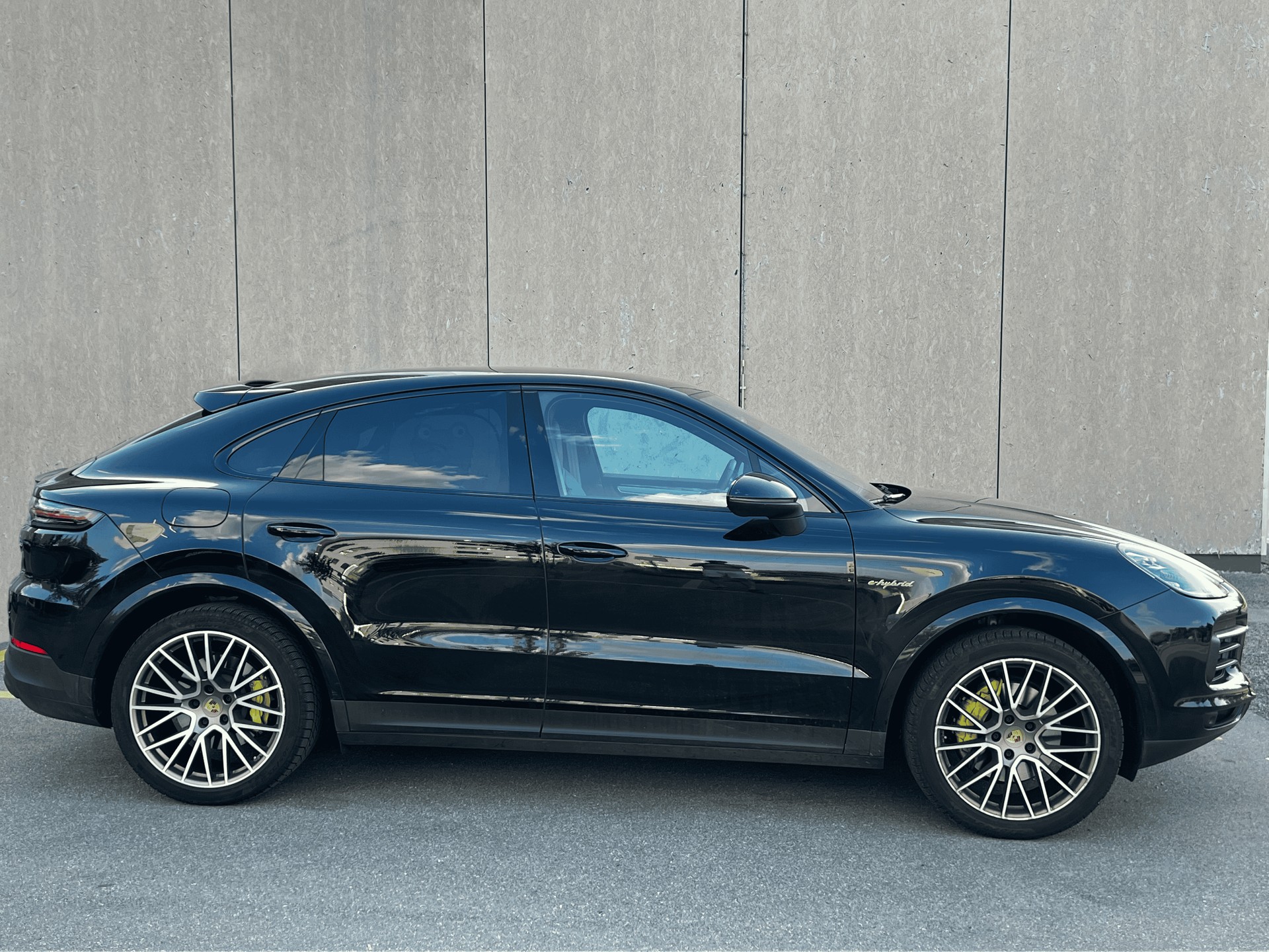 PORSCHE 3.0 V6 E-Hybrid Platinum Edition-image-0