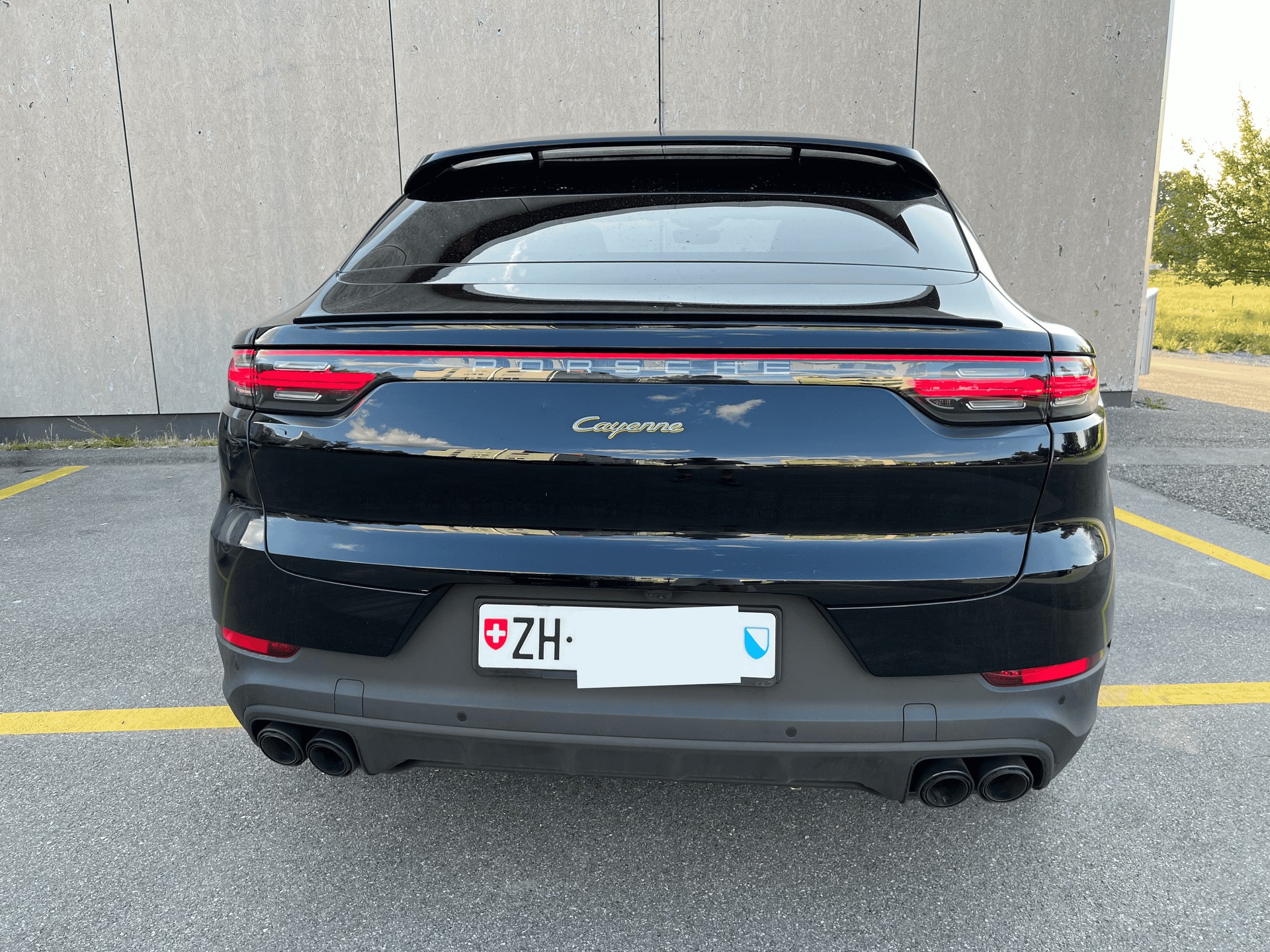 PORSCHE 3.0 V6 E-Hybrid Platinum Edition-image-1