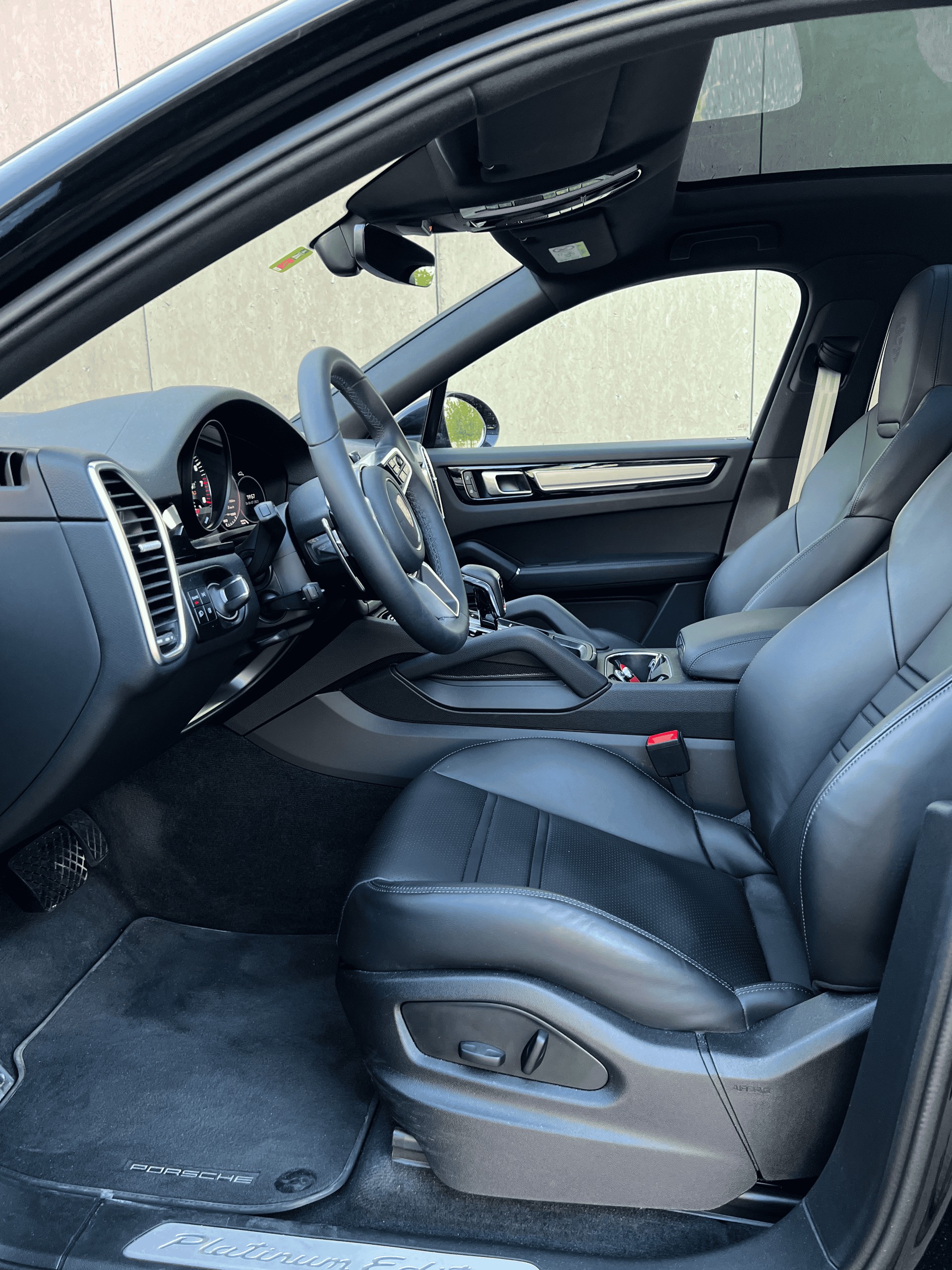 PORSCHE 3.0 V6 E-Hybrid Platinum Edition-image-4