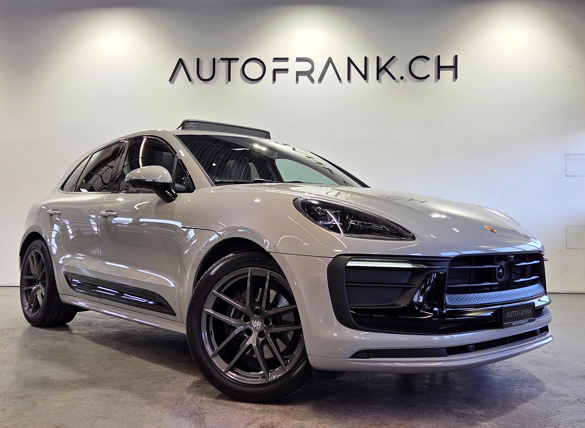 PORSCHE Macan 2.0 T-image-14