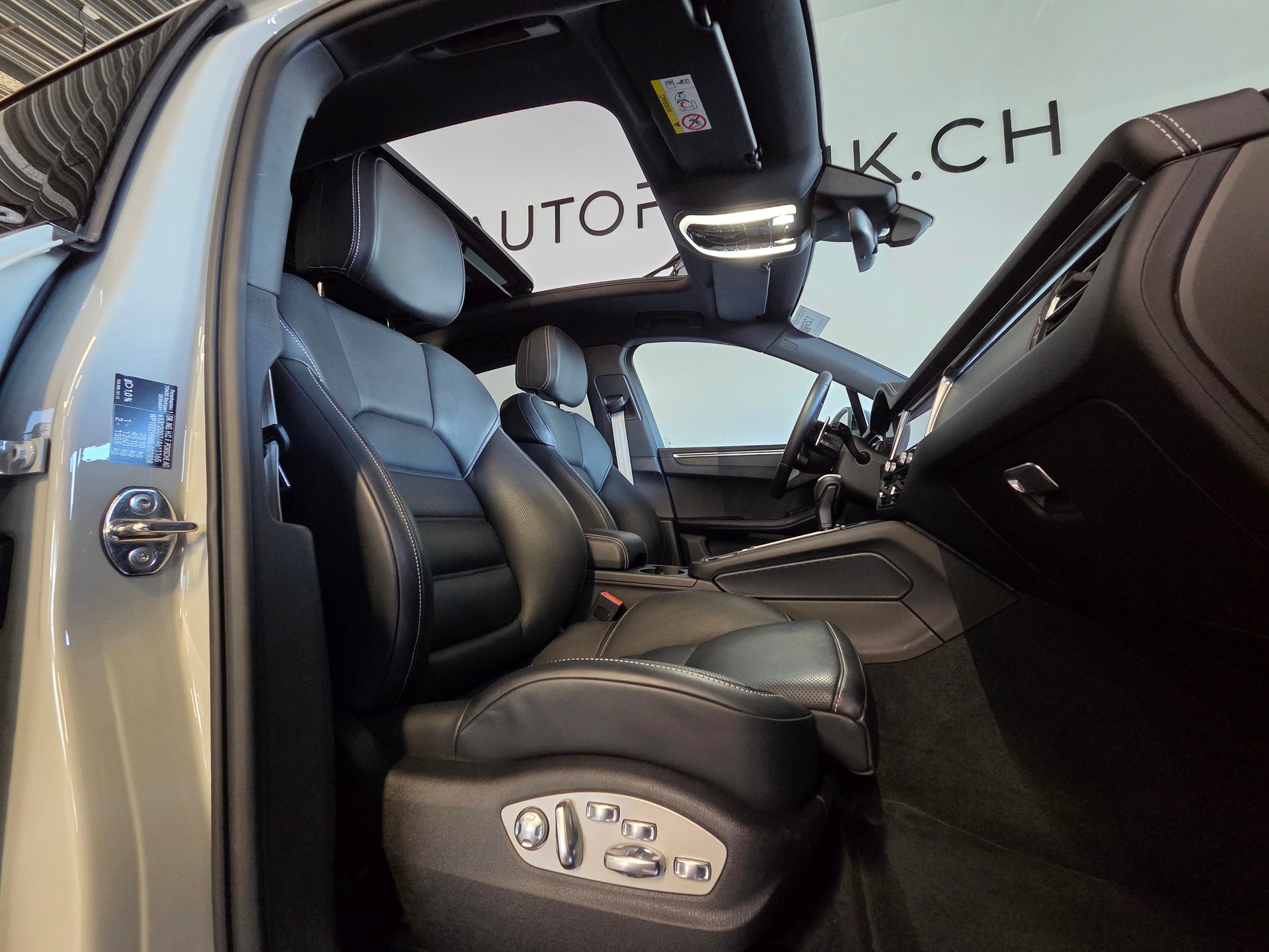 PORSCHE Macan 2.0 T-image-4