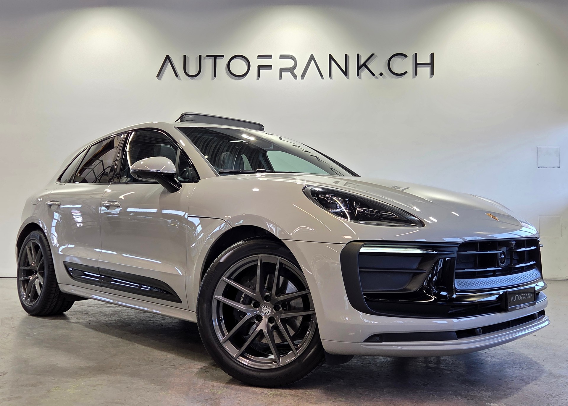 PORSCHE Macan 2.0 T-image-0