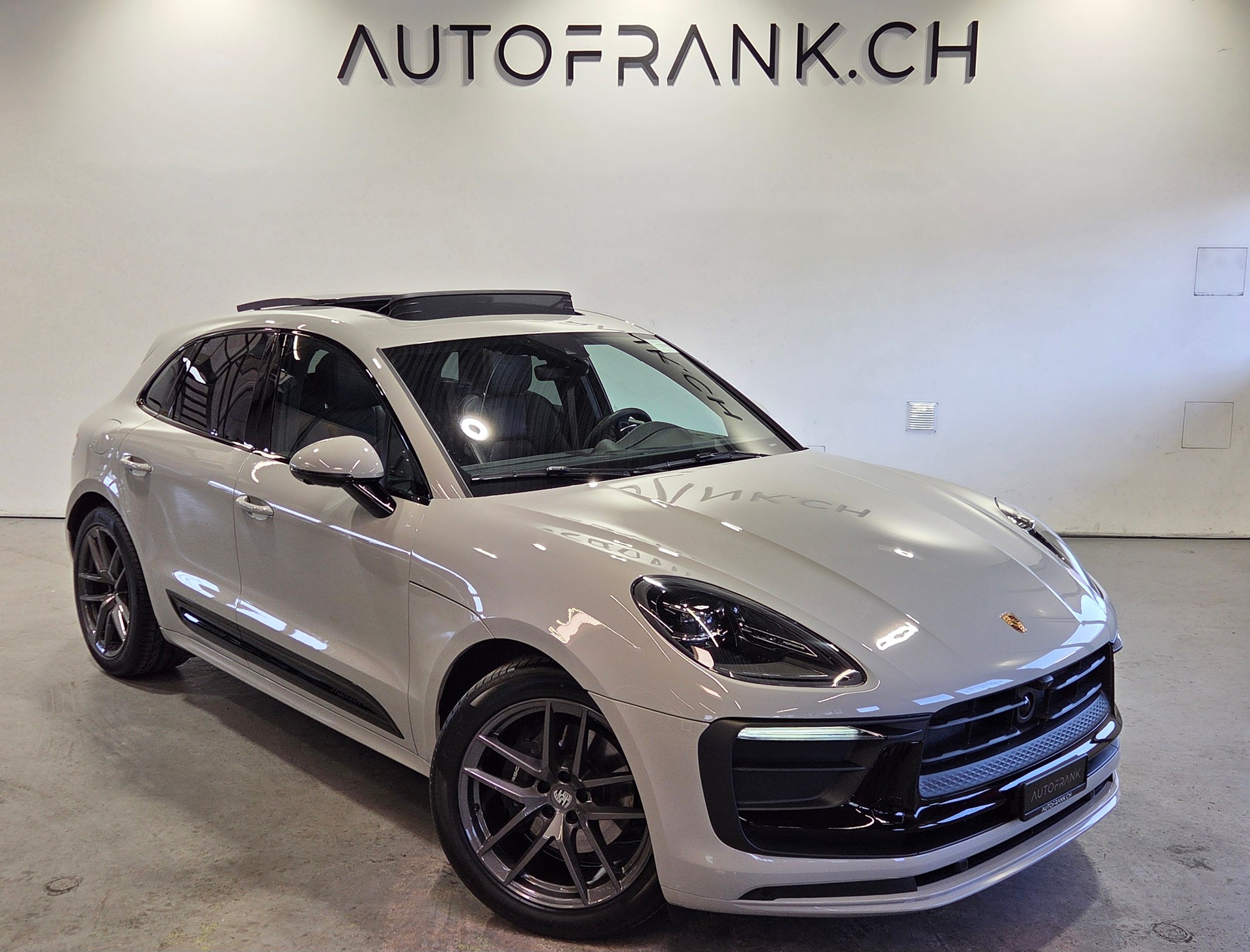 PORSCHE Macan 2.0 T-image-19