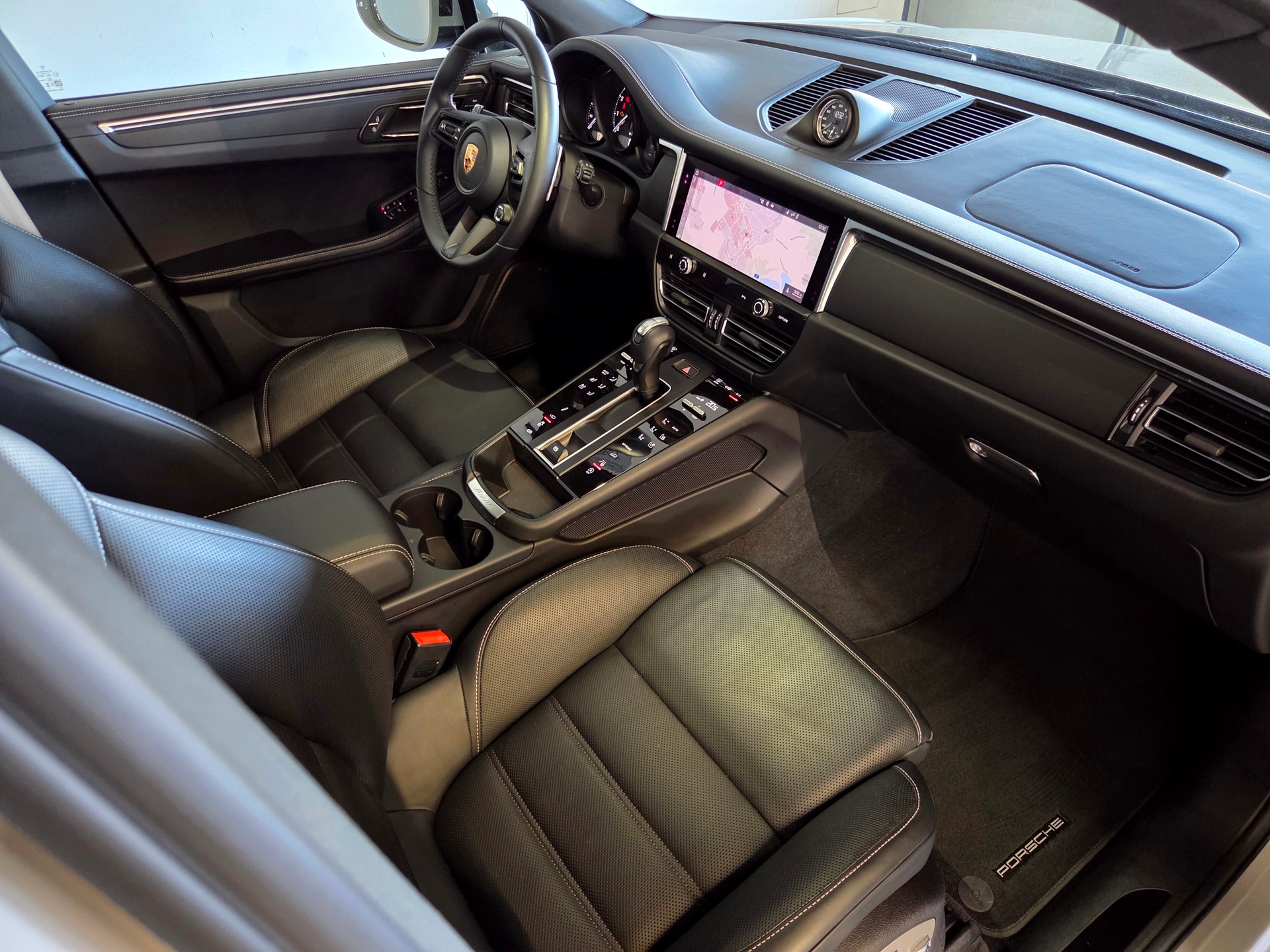 PORSCHE Macan 2.0 T-image-13