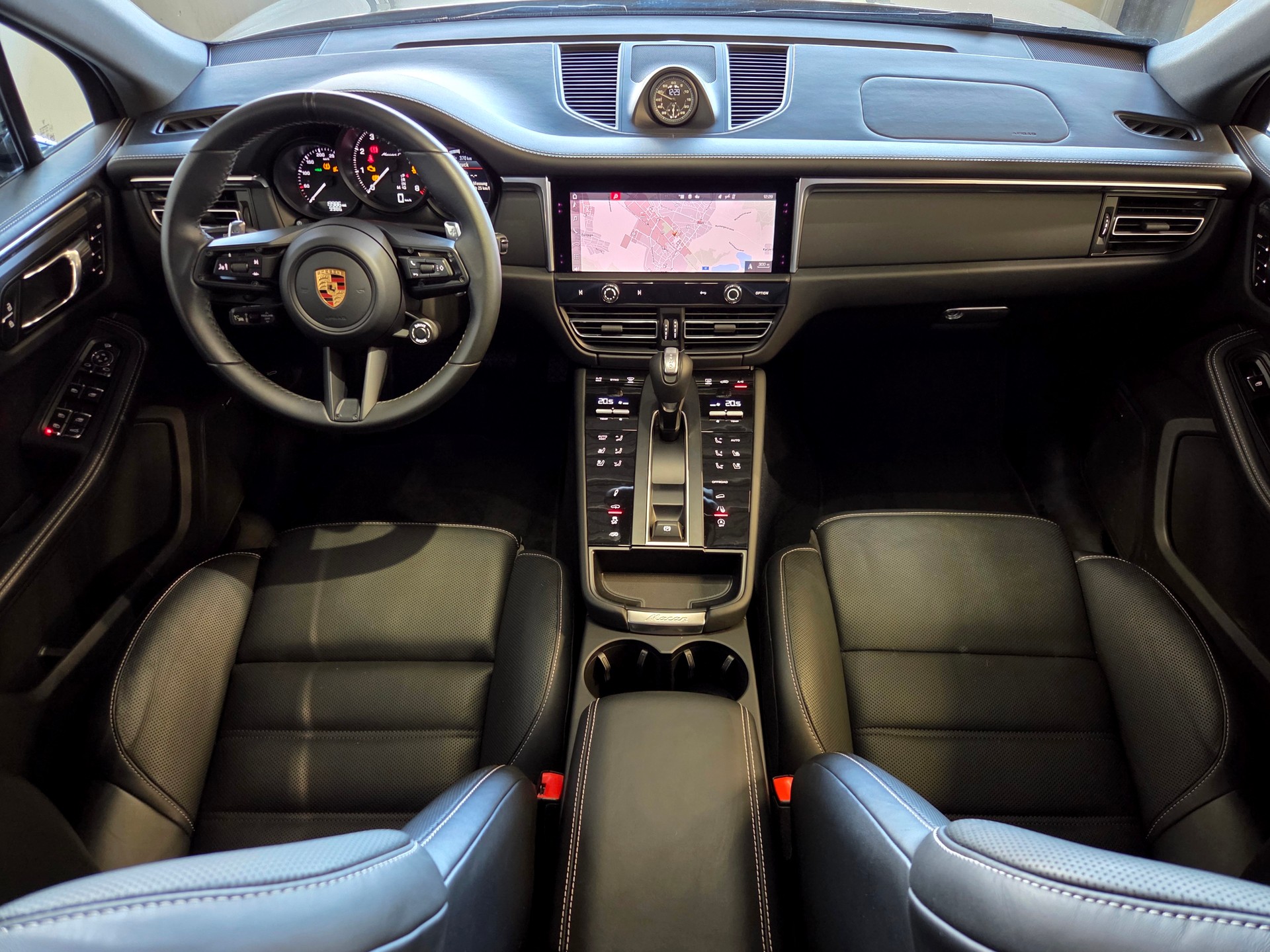 PORSCHE Macan 2.0 T-image-12