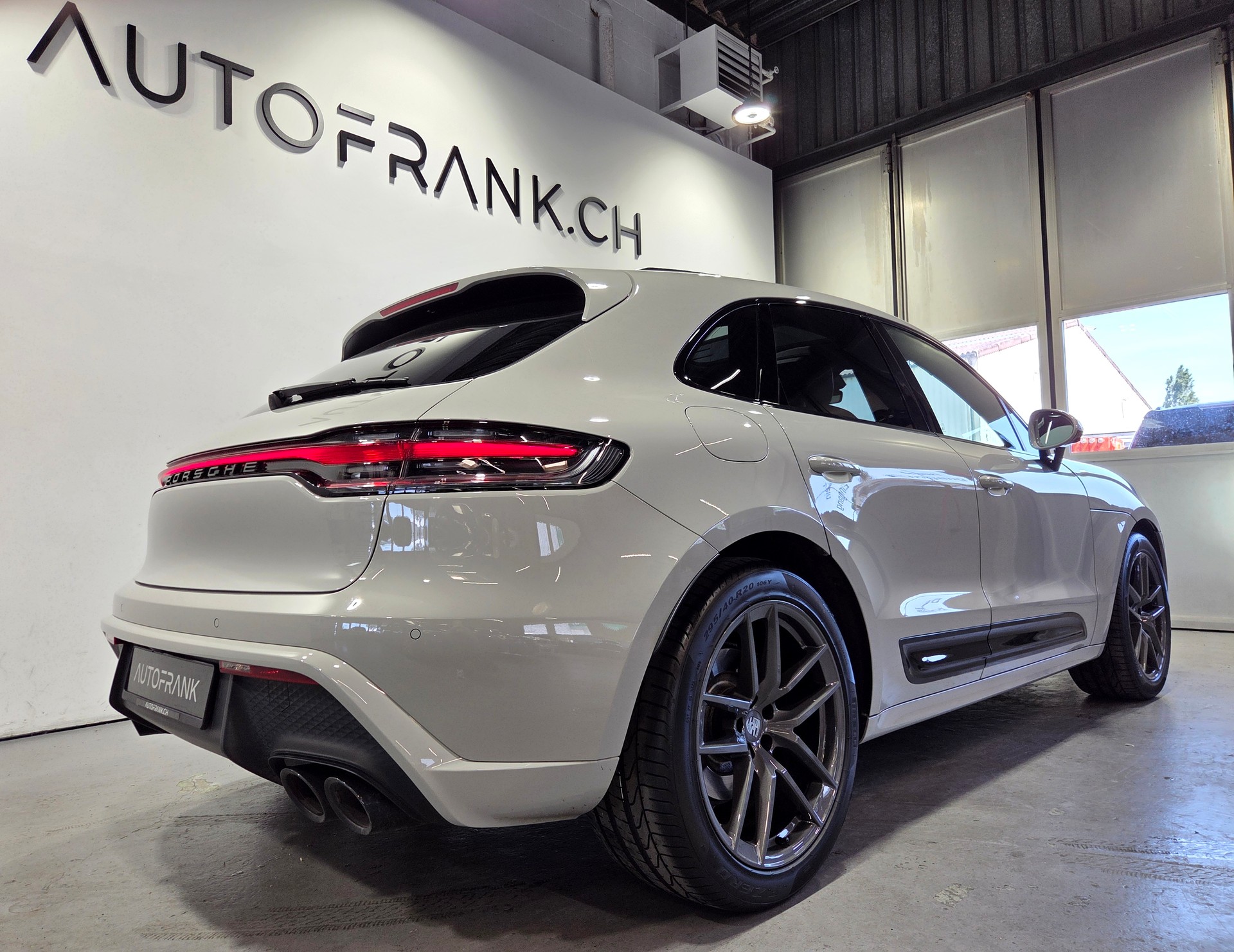 PORSCHE Macan 2.0 T-image-2