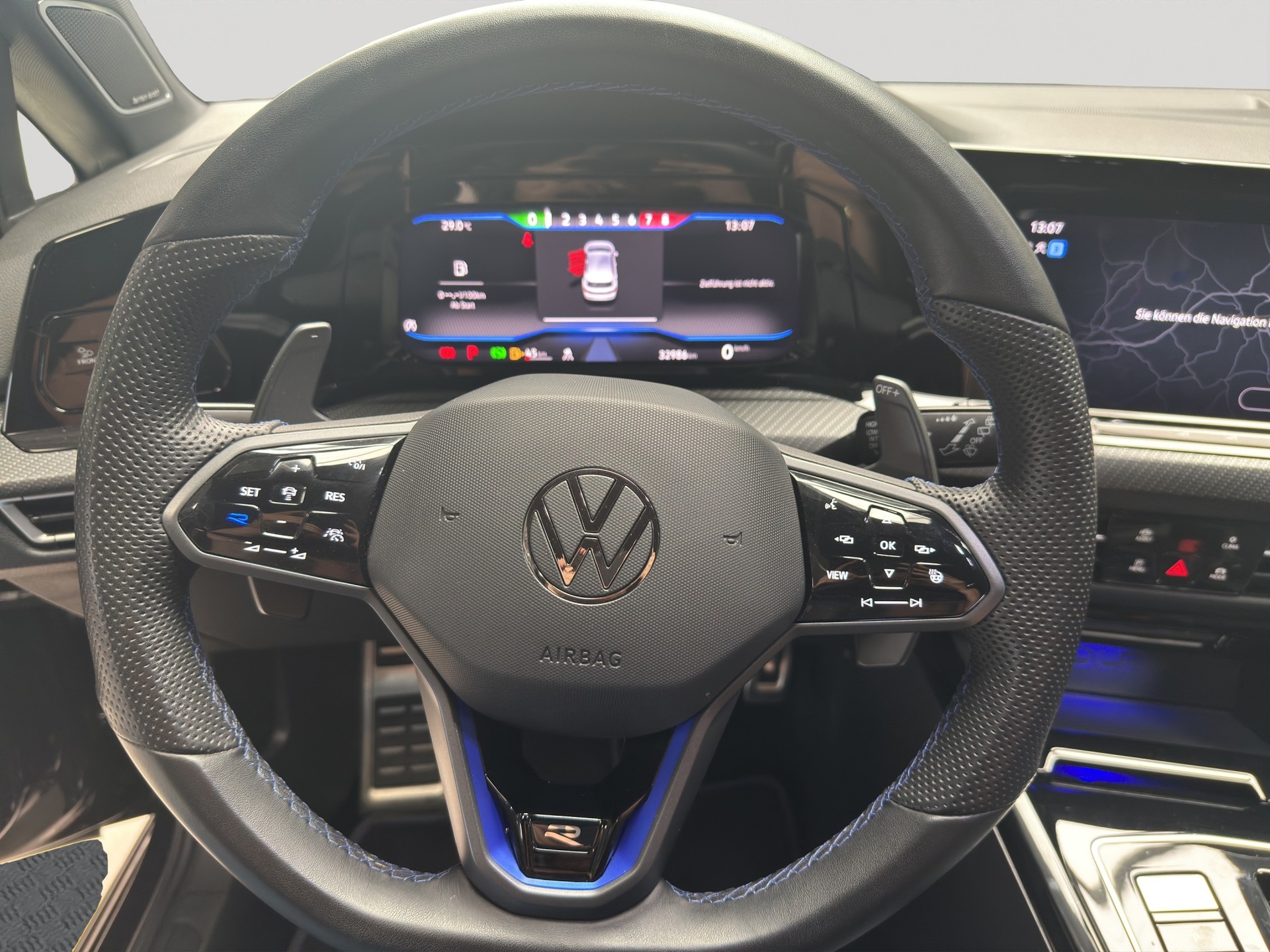VW Golf 2.0 TSI R DSG 4Motion Performance Black Style-image-8