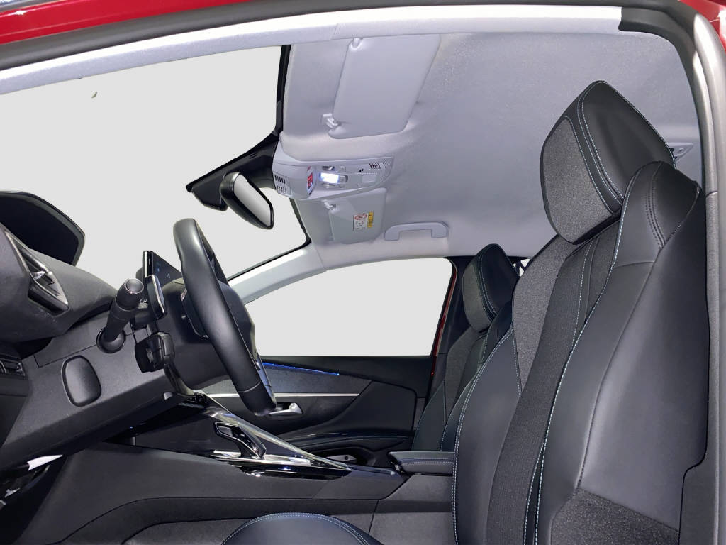 PEUGEOT 5008 1.2 PureTech Allure Pack-image-6
