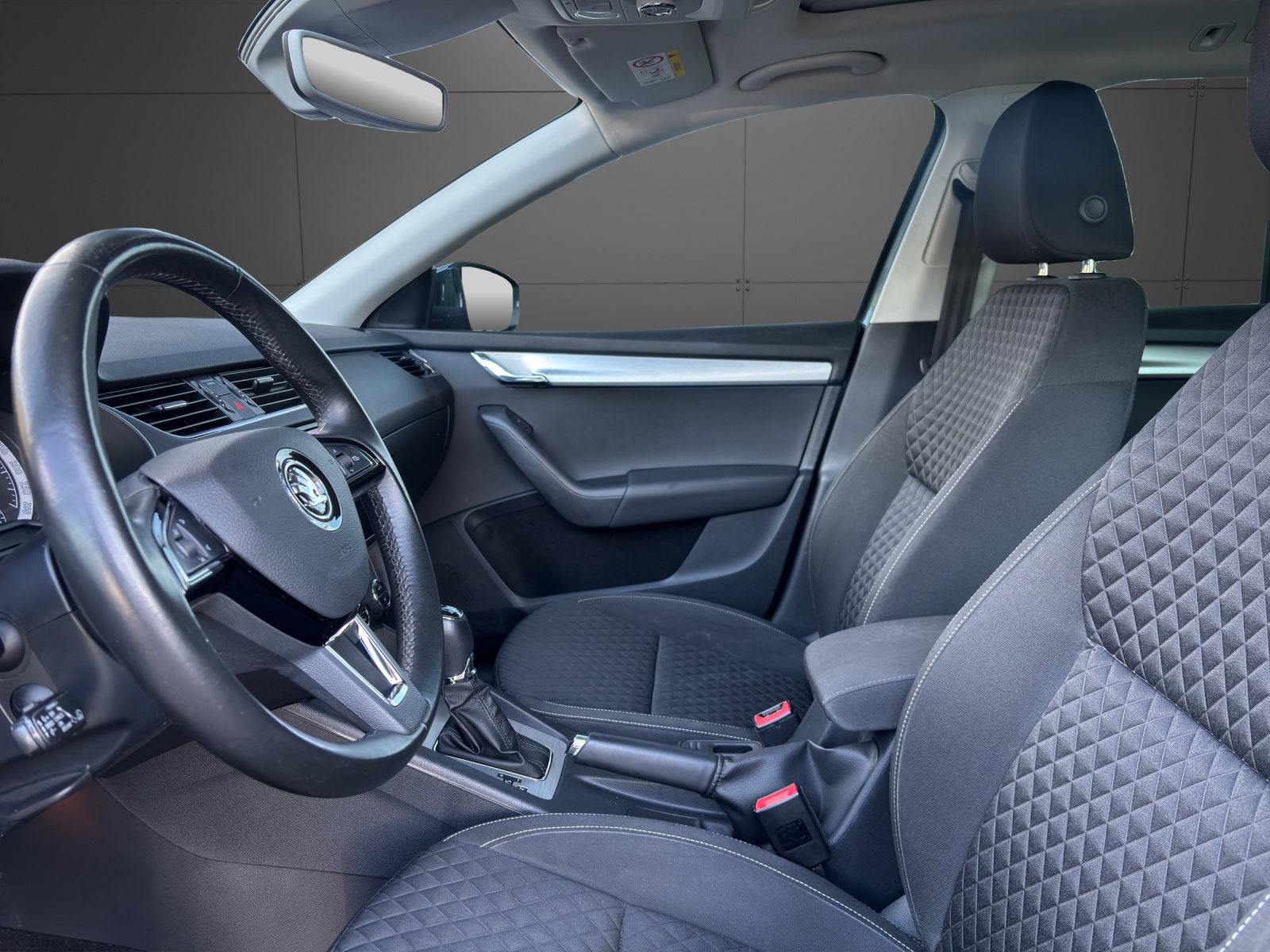 SKODA Octavia Combi 1.8 TSI Ambition 4x4 DSG-image-2