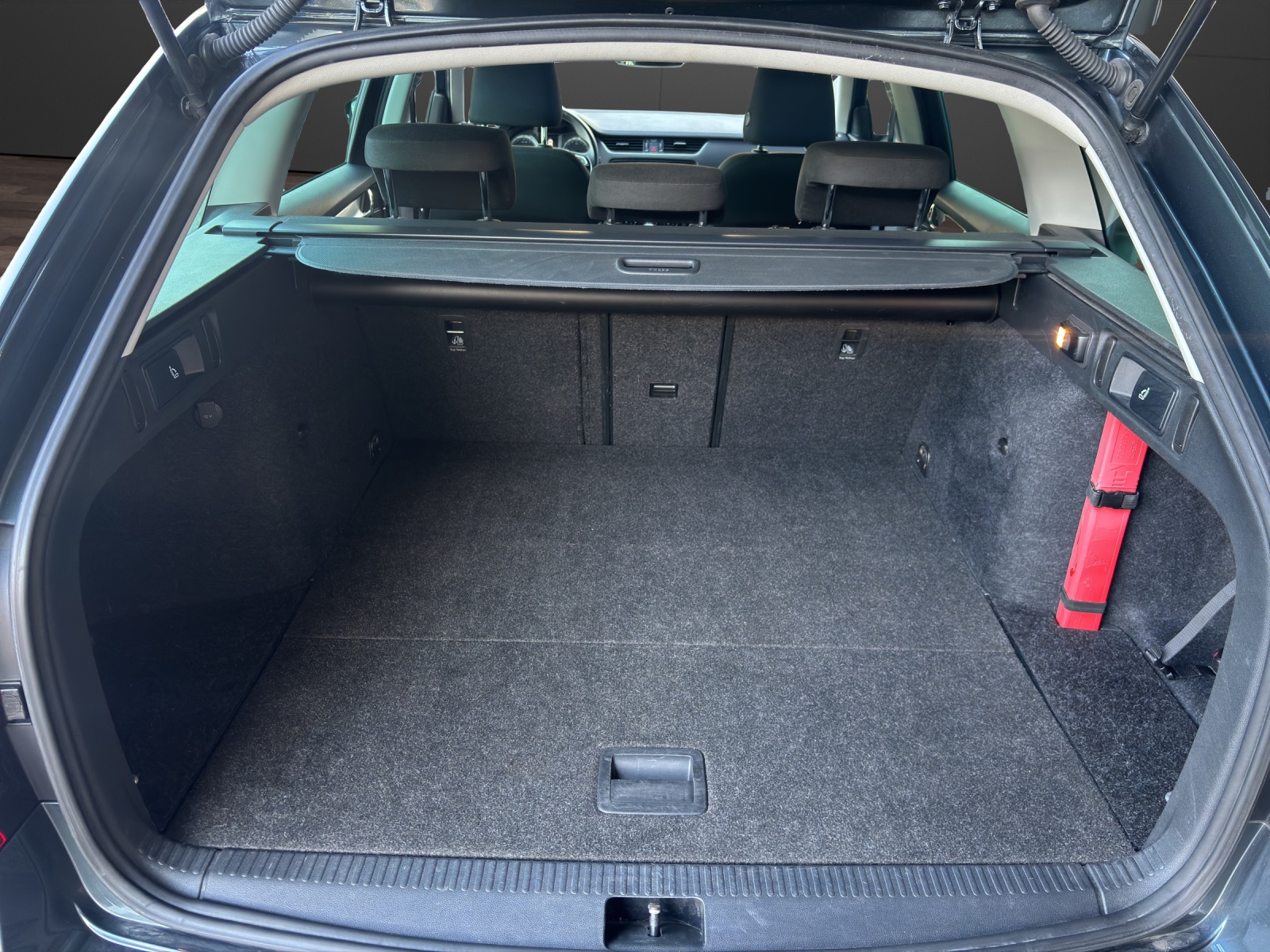 SKODA Octavia Combi 1.8 TSI Ambition 4x4 DSG-image-12
