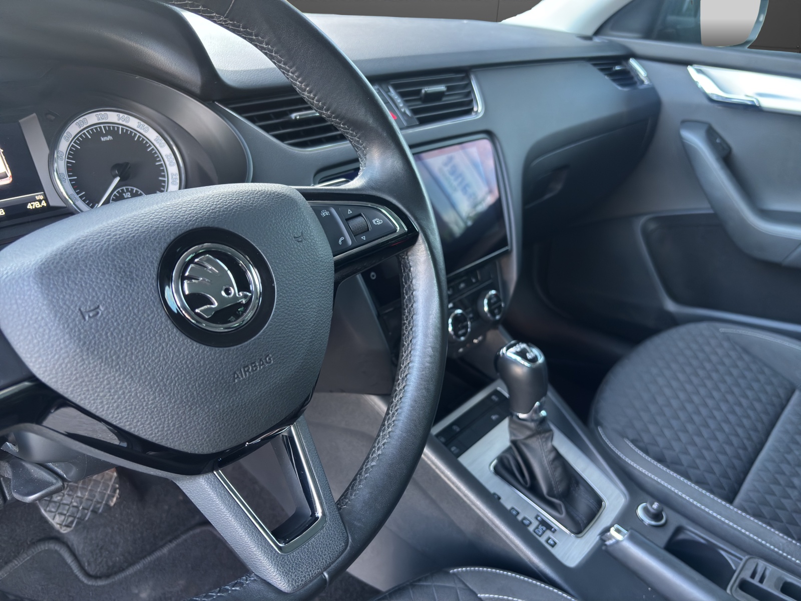 SKODA Octavia Combi 1.8 TSI Ambition 4x4 DSG-image-4