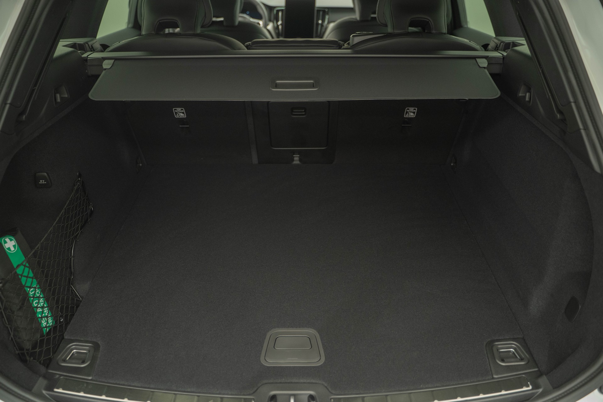VOLVO XC60 2.0 B5 MH Black Edition AWD-image-4