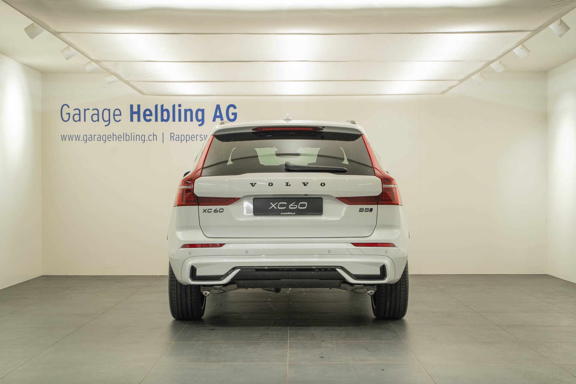 VOLVO XC60 2.0 B5 MH Black Edition AWD-image-3