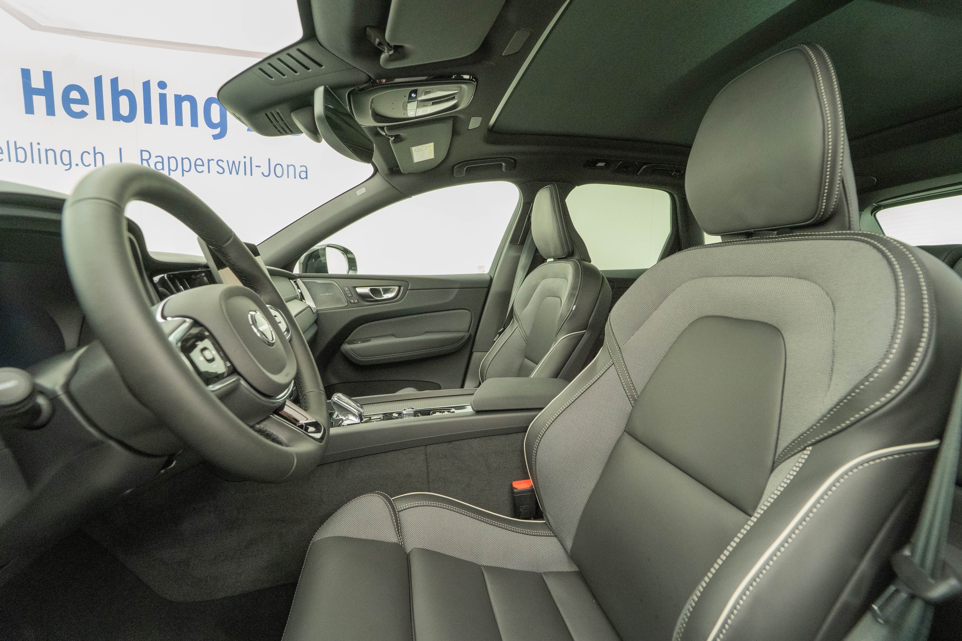 VOLVO XC60 2.0 B5 MH Black Edition AWD-image-7