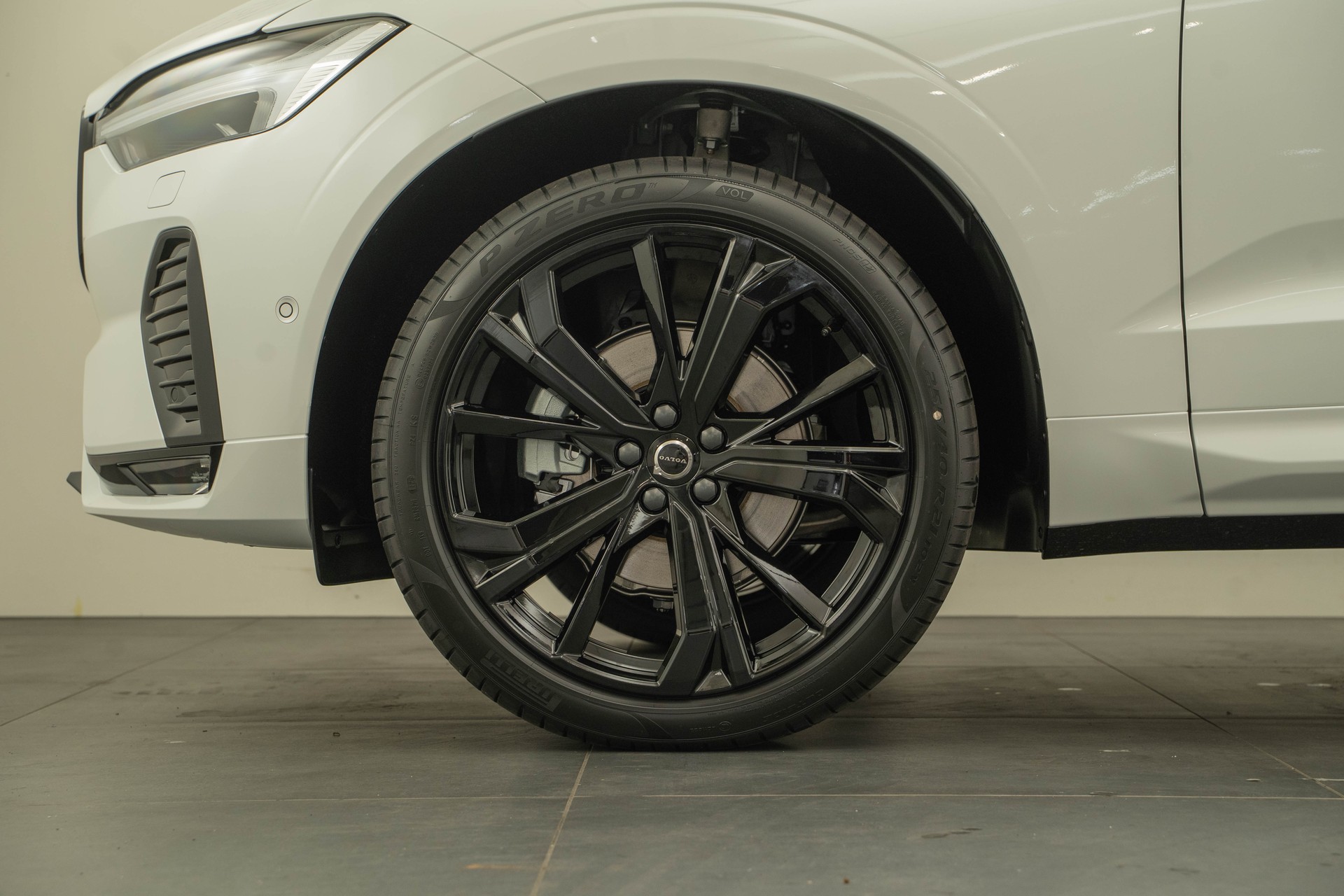 VOLVO XC60 2.0 B5 MH Black Edition AWD-image-15