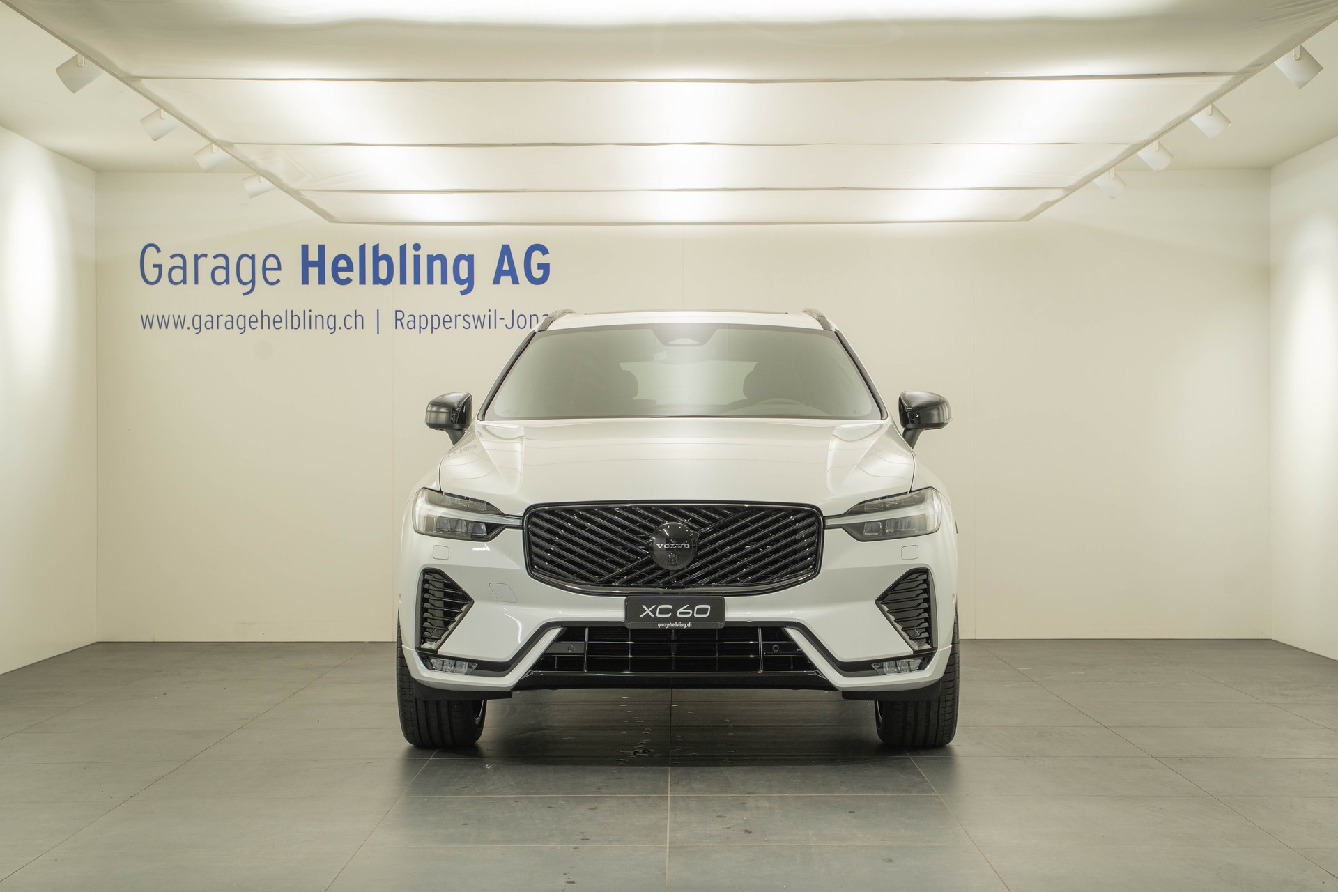 VOLVO XC60 2.0 B5 MH Black Edition AWD-image-1