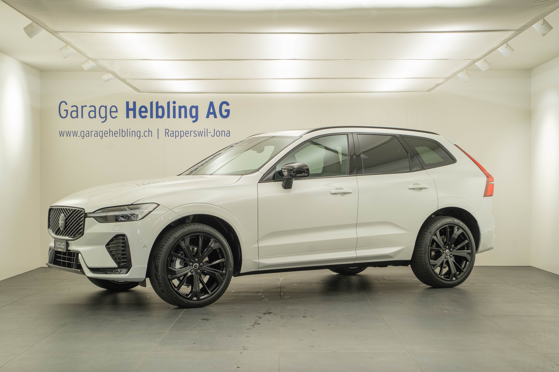 VOLVO XC60 2.0 B5 MH Black Edition AWD-image-0